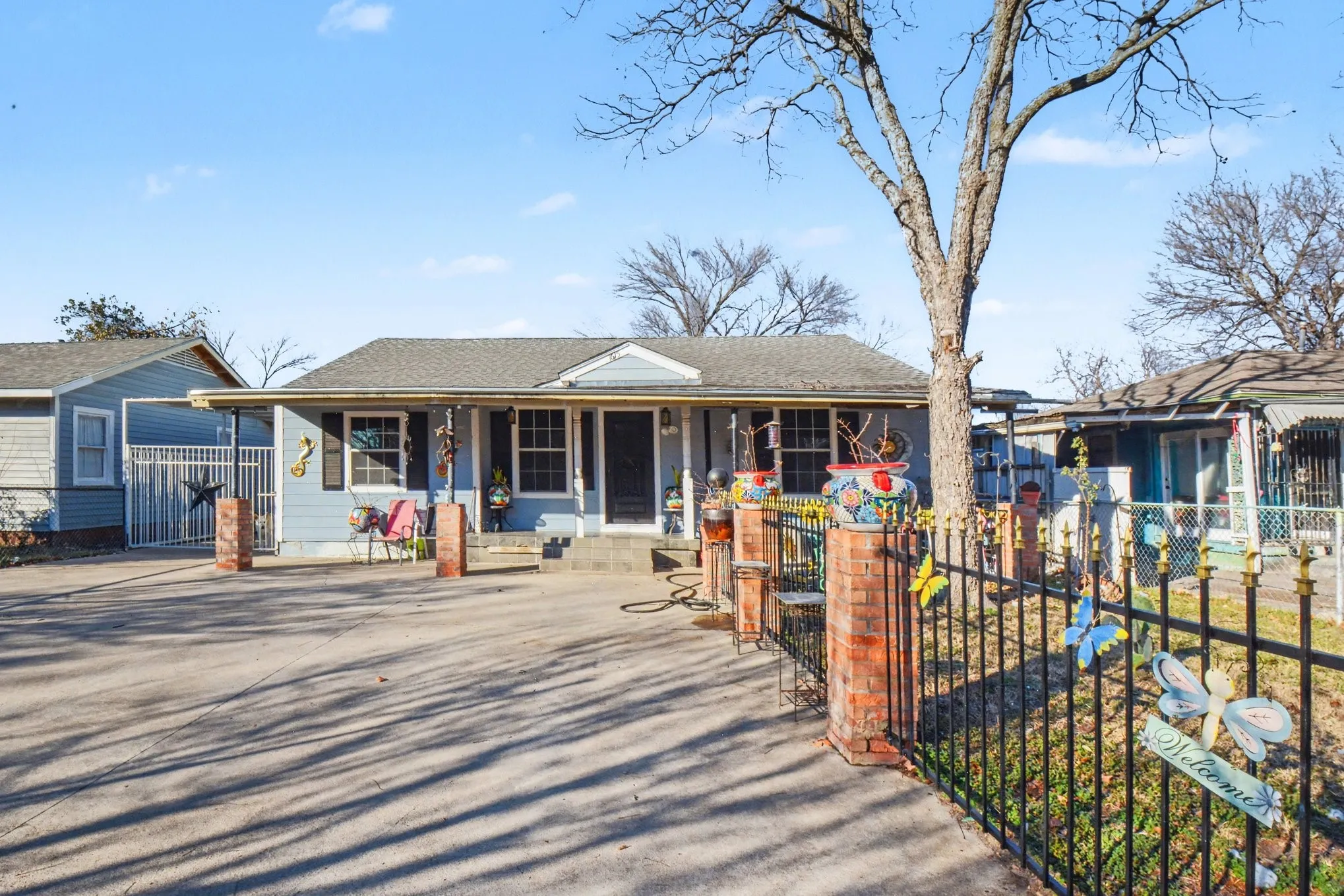 Single Family Residence For Sale in Dallas County , 1615 Barlow Avenue, Dallas, Texas 75224, 2 Bedroom, 2 Bathroom, Garage spaces, 1,058 Sqft, built in 1948, Preowned, Price $244,999, mls#21177033, Real Estate Agent in Dallas, Homes For Sale in Dallas county, Homes For Sale in Dallas, Realtor in Dallas Texas, Real Estate Brokerage Independent Realty Texas, Luminita Cordes Realtor