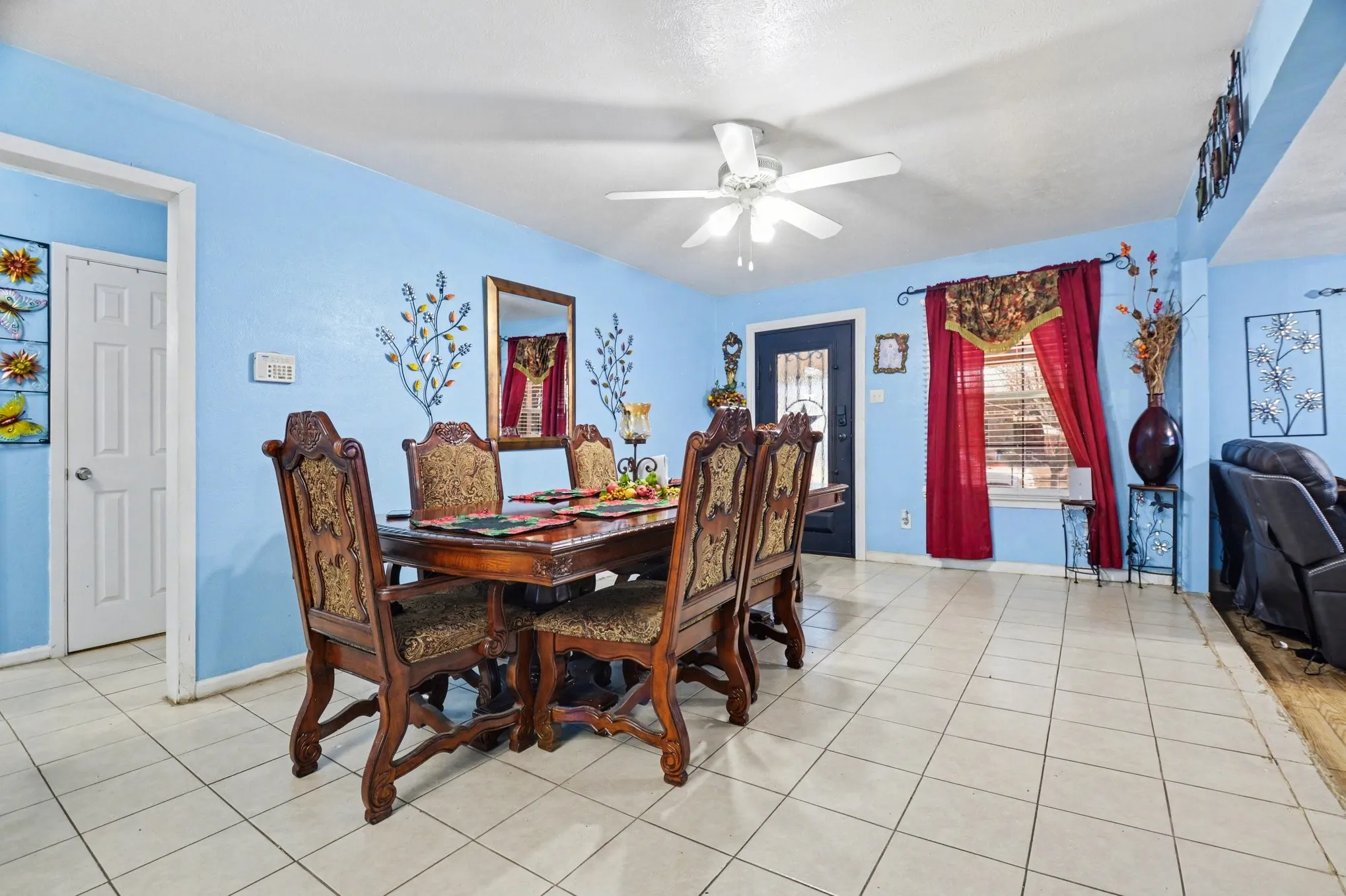 Single Family Residence For Sale in Dallas County , 1615 Barlow Avenue, Dallas, Texas 75224, 2 Bedroom, 2 Bathroom, Garage spaces, 1,058 Sqft, built in 1948, Preowned, Price $244,999, mls#21177033, Real Estate Agent in Dallas, Homes For Sale in Dallas county, Homes For Sale in Dallas, Realtor in Dallas Texas, Real Estate Brokerage Independent Realty Texas, Luminita Cordes Realtor