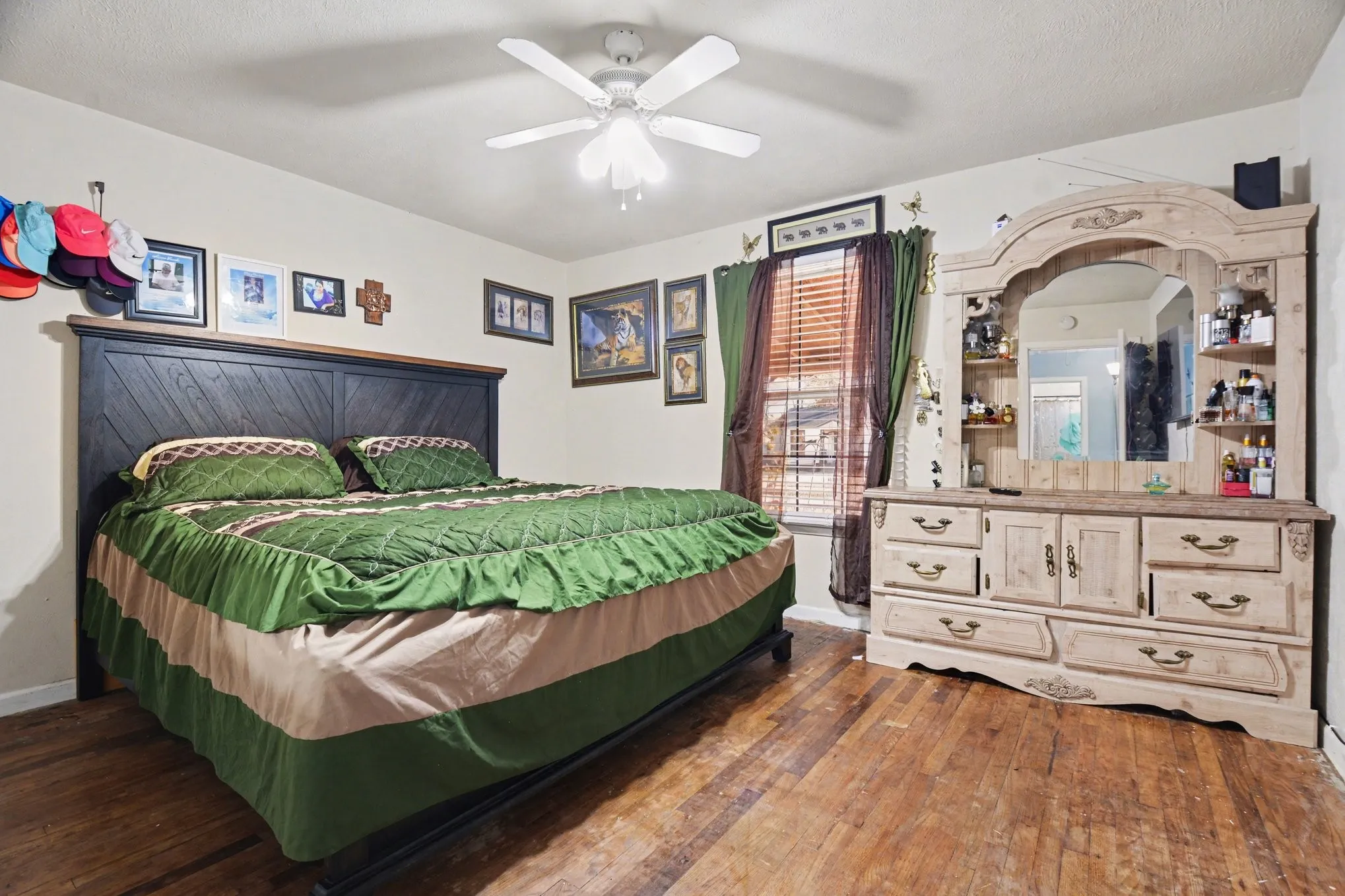 Single Family Residence For Sale in Dallas County , 1615 Barlow Avenue, Dallas, Texas 75224, 2 Bedroom, 2 Bathroom, Garage spaces, 1,058 Sqft, built in 1948, Preowned, Price $244,999, mls#21177033, Real Estate Agent in Dallas, Homes For Sale in Dallas county, Homes For Sale in Dallas, Realtor in Dallas Texas, Real Estate Brokerage Independent Realty Texas, Luminita Cordes Realtor