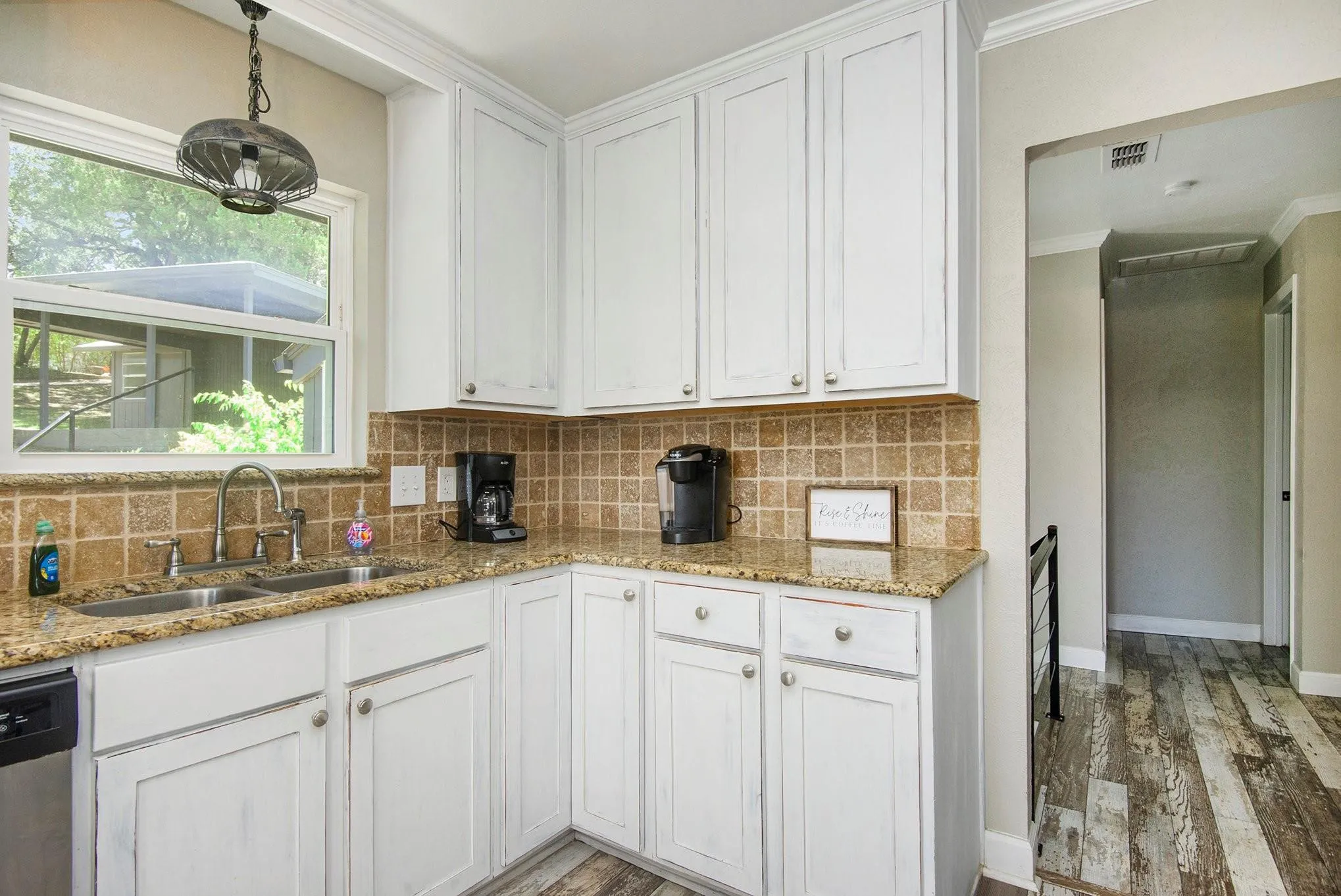 Single Family Residence For Sale in Hood County , 4307 Acoma Court, Granbury, Texas 76048, 3 Bedroom, 2 Bathroom, Garage spaces, 1,914 Sqft, built in 1974, mls#21177055, Real Estate Agent in Granbury, Homes For Sale in Hood county, Homes For Sale in Granbury, Realtor in Granbury Texas, Real Estate Brokerage Independent Realty Texas, Luminita Cordes Realtor