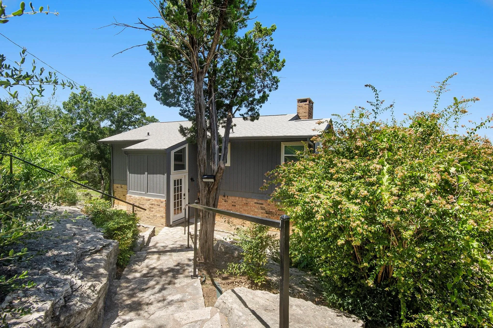 Single Family Residence For Sale in Hood County , 4307 Acoma Court, Granbury, Texas 76048, 3 Bedroom, 2 Bathroom, Garage spaces, 1,914 Sqft, built in 1974, mls#21177055, Real Estate Agent in Granbury, Homes For Sale in Hood county, Homes For Sale in Granbury, Realtor in Granbury Texas, Real Estate Brokerage Independent Realty Texas, Luminita Cordes Realtor