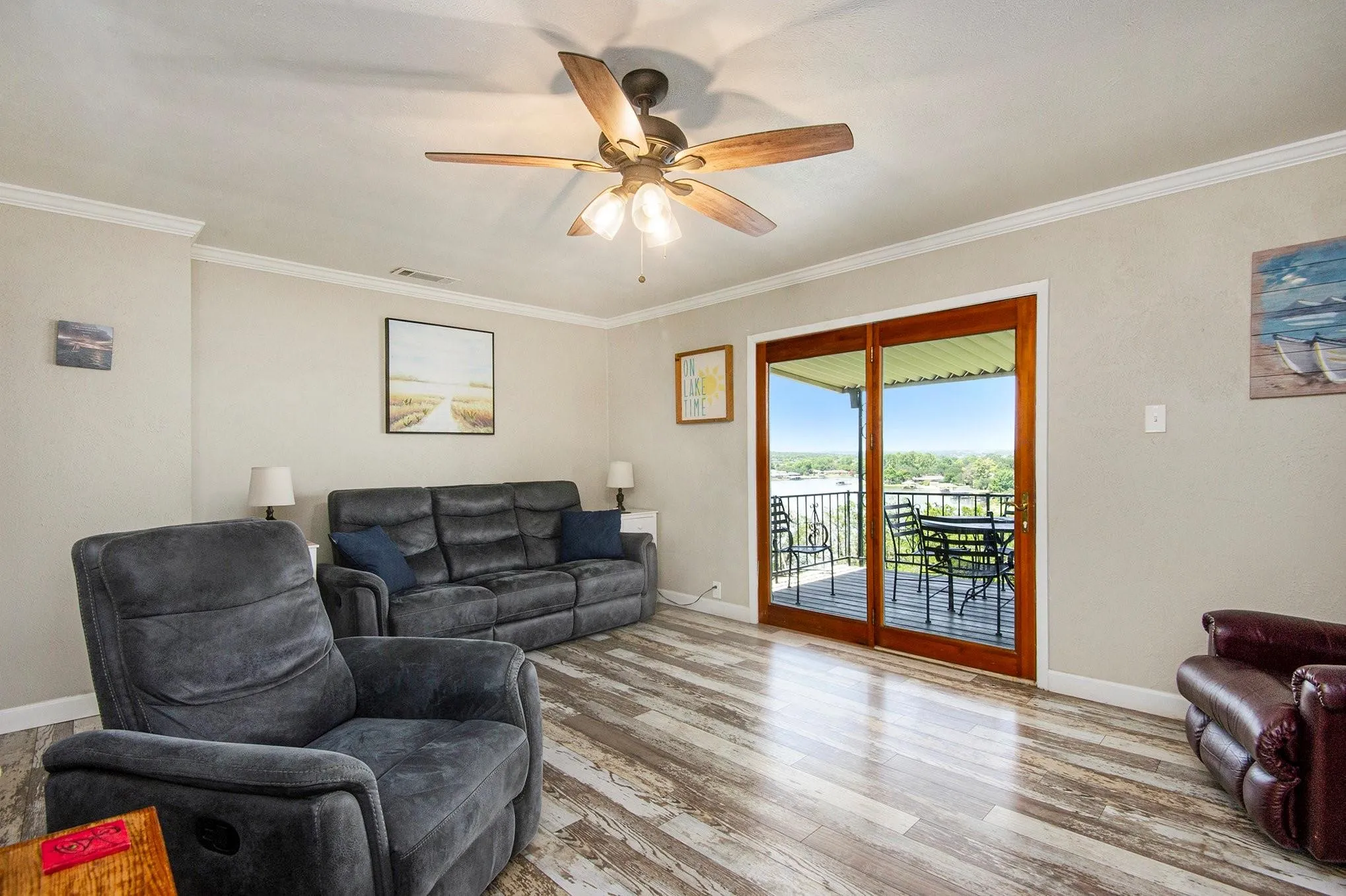 Single Family Residence For Sale in Hood County , 4307 Acoma Court, Granbury, Texas 76048, 3 Bedroom, 2 Bathroom, Garage spaces, 1,914 Sqft, built in 1974, mls#21177055, Real Estate Agent in Granbury, Homes For Sale in Hood county, Homes For Sale in Granbury, Realtor in Granbury Texas, Real Estate Brokerage Independent Realty Texas, Luminita Cordes Realtor