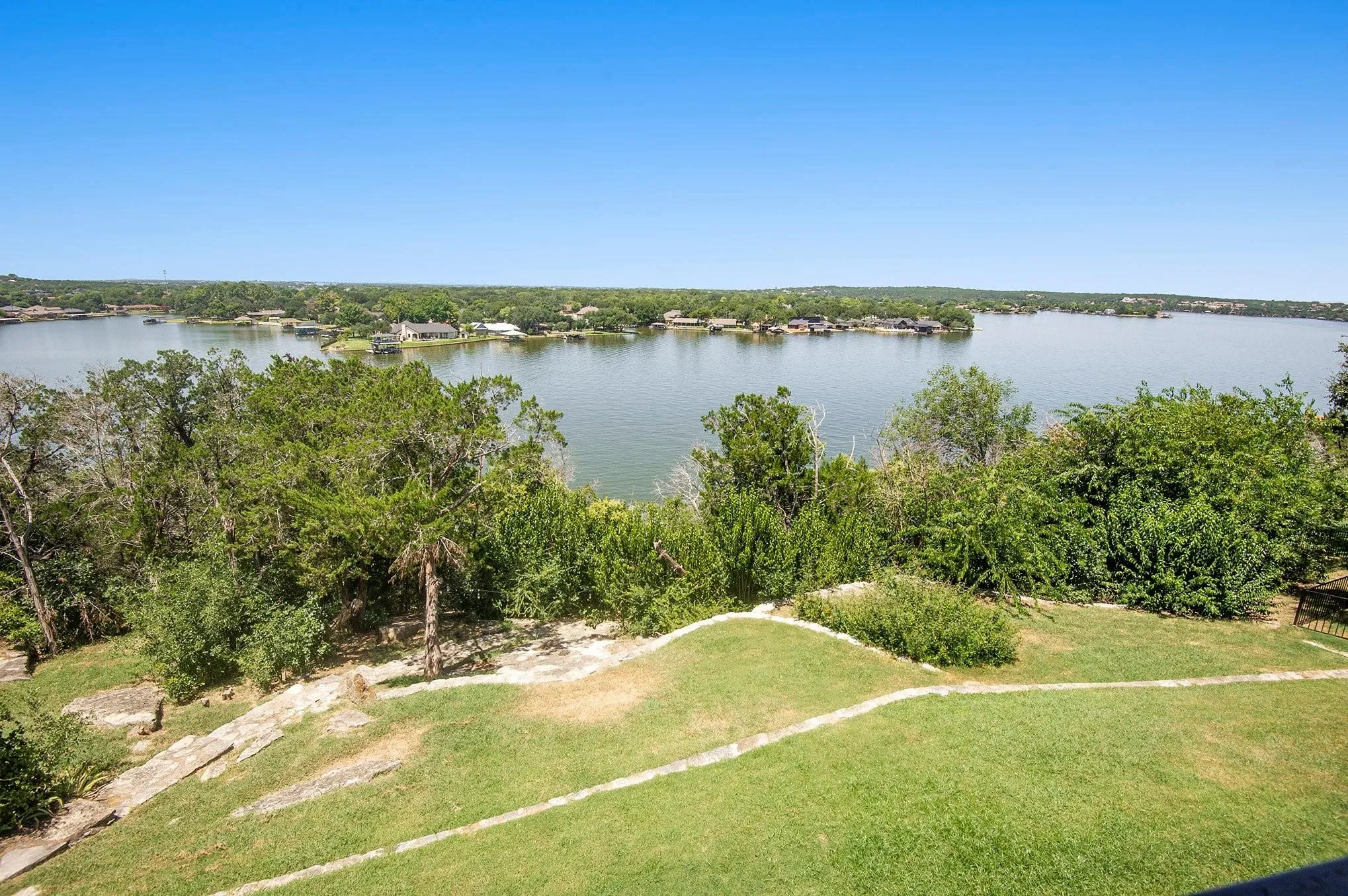 Single Family Residence For Sale in Hood County , 4307 Acoma Court, Granbury, Texas 76048, 3 Bedroom, 2 Bathroom, Garage spaces, 1,914 Sqft, built in 1974, mls#21177055, Real Estate Agent in Granbury, Homes For Sale in Hood county, Homes For Sale in Granbury, Realtor in Granbury Texas, Real Estate Brokerage Independent Realty Texas, Luminita Cordes Realtor