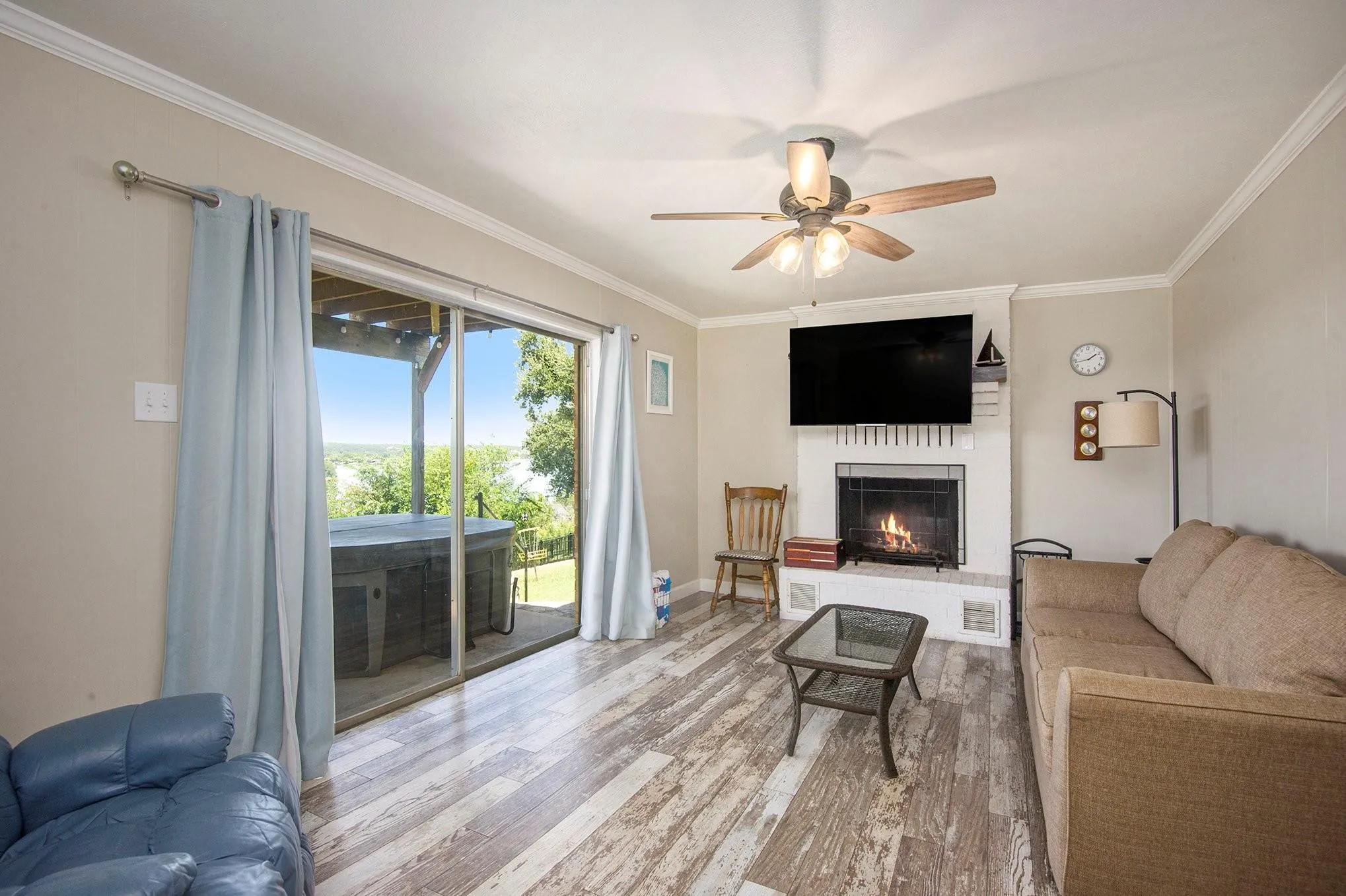 Single Family Residence For Sale in Hood County , 4307 Acoma Court, Granbury, Texas 76048, 3 Bedroom, 2 Bathroom, Garage spaces, 1,914 Sqft, built in 1974, mls#21177055, Real Estate Agent in Granbury, Homes For Sale in Hood county, Homes For Sale in Granbury, Realtor in Granbury Texas, Real Estate Brokerage Independent Realty Texas, Luminita Cordes Realtor