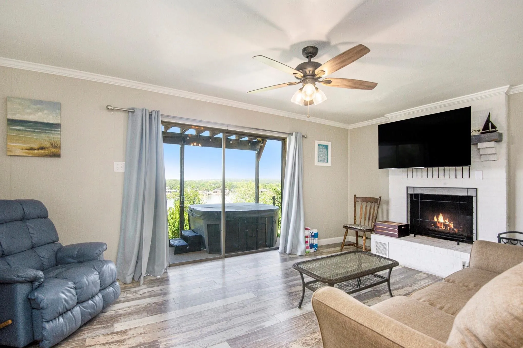 Single Family Residence For Sale in Hood County , 4307 Acoma Court, Granbury, Texas 76048, 3 Bedroom, 2 Bathroom, Garage spaces, 1,914 Sqft, built in 1974, mls#21177055, Real Estate Agent in Granbury, Homes For Sale in Hood county, Homes For Sale in Granbury, Realtor in Granbury Texas, Real Estate Brokerage Independent Realty Texas, Luminita Cordes Realtor