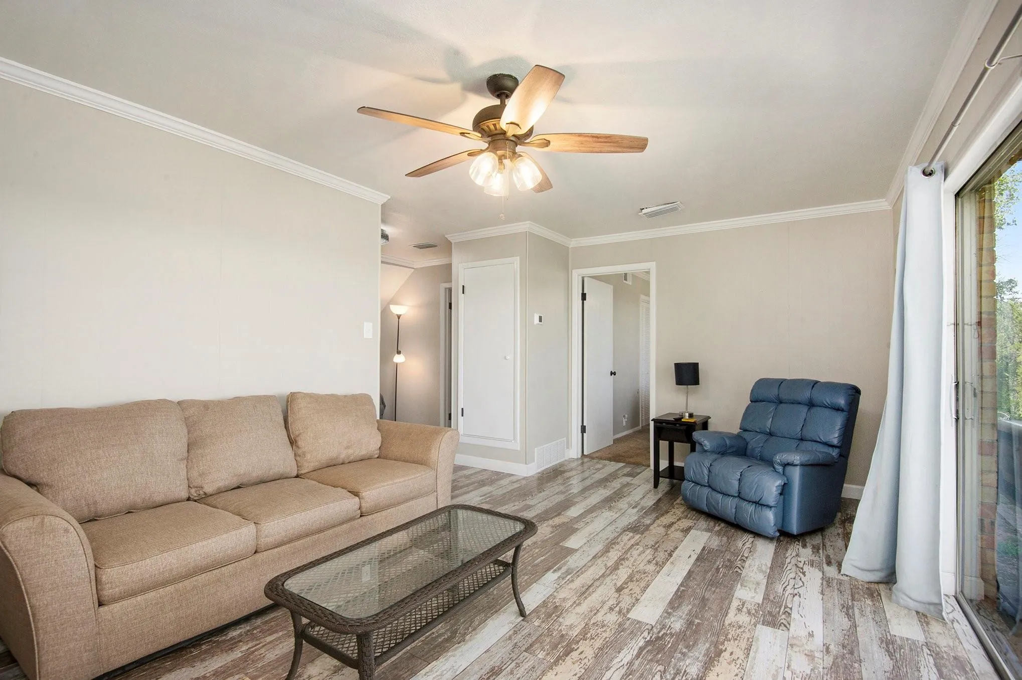 Single Family Residence For Sale in Hood County , 4307 Acoma Court, Granbury, Texas 76048, 3 Bedroom, 2 Bathroom, Garage spaces, 1,914 Sqft, built in 1974, mls#21177055, Real Estate Agent in Granbury, Homes For Sale in Hood county, Homes For Sale in Granbury, Realtor in Granbury Texas, Real Estate Brokerage Independent Realty Texas, Luminita Cordes Realtor