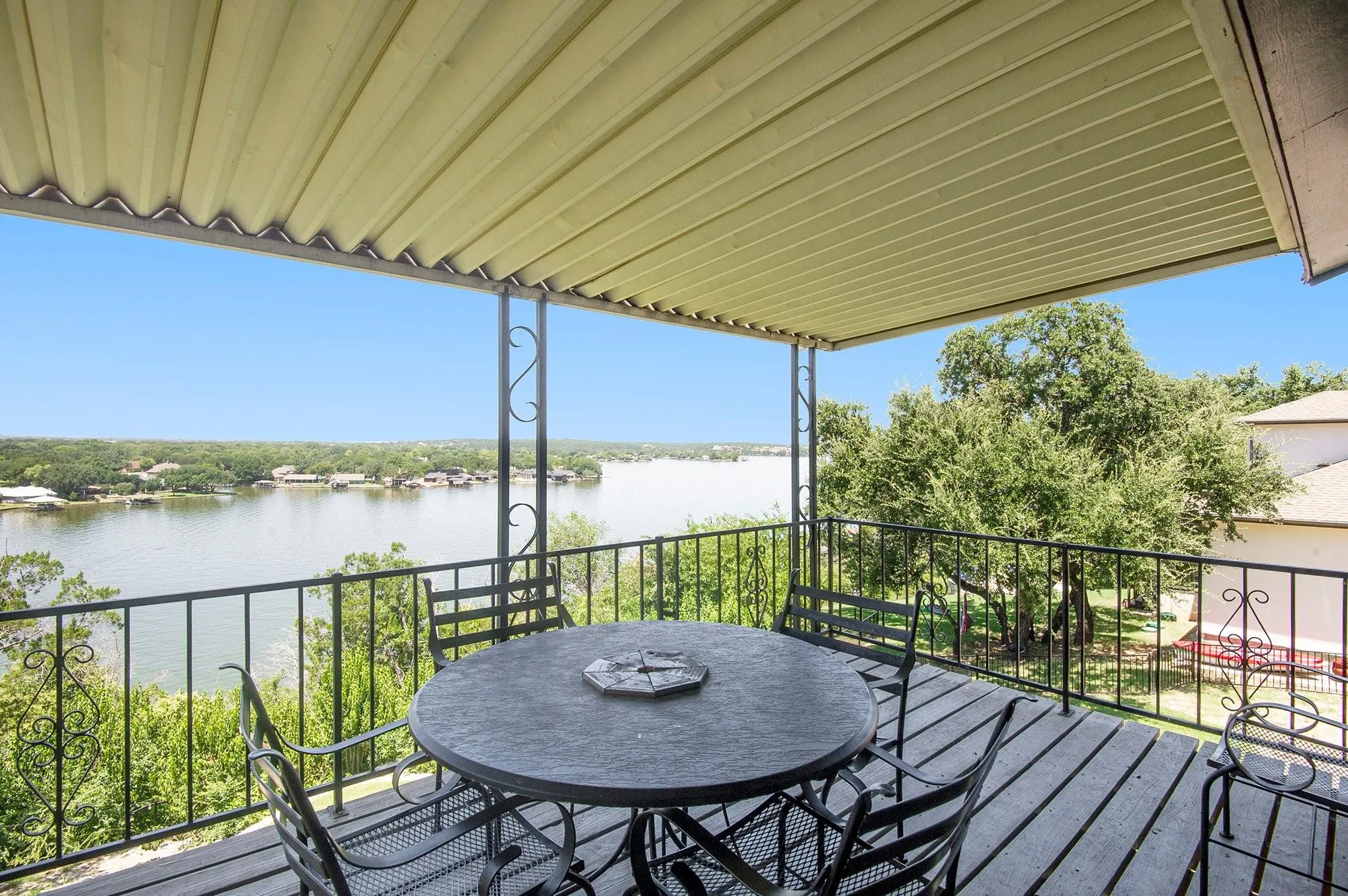 Single Family Residence For Sale in Hood County , 4307 Acoma Court, Granbury, Texas 76048, 3 Bedroom, 2 Bathroom, Garage spaces, 1,914 Sqft, built in 1974, mls#21177055, Real Estate Agent in Granbury, Homes For Sale in Hood county, Homes For Sale in Granbury, Realtor in Granbury Texas, Real Estate Brokerage Independent Realty Texas, Luminita Cordes Realtor