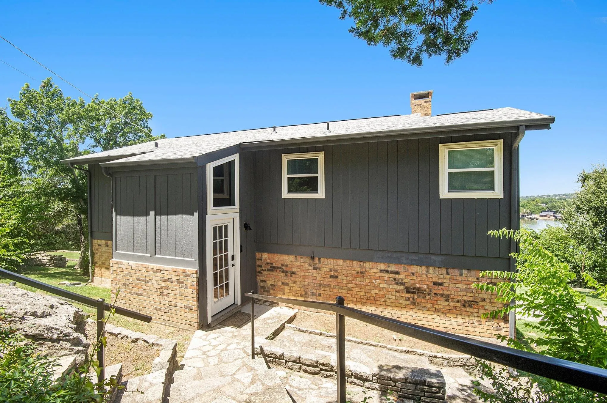 Single Family Residence For Sale in Hood County , 4307 Acoma Court, Granbury, Texas 76048, 3 Bedroom, 2 Bathroom, Garage spaces, 1,914 Sqft, built in 1974, mls#21177055, Real Estate Agent in Granbury, Homes For Sale in Hood county, Homes For Sale in Granbury, Realtor in Granbury Texas, Real Estate Brokerage Independent Realty Texas, Luminita Cordes Realtor