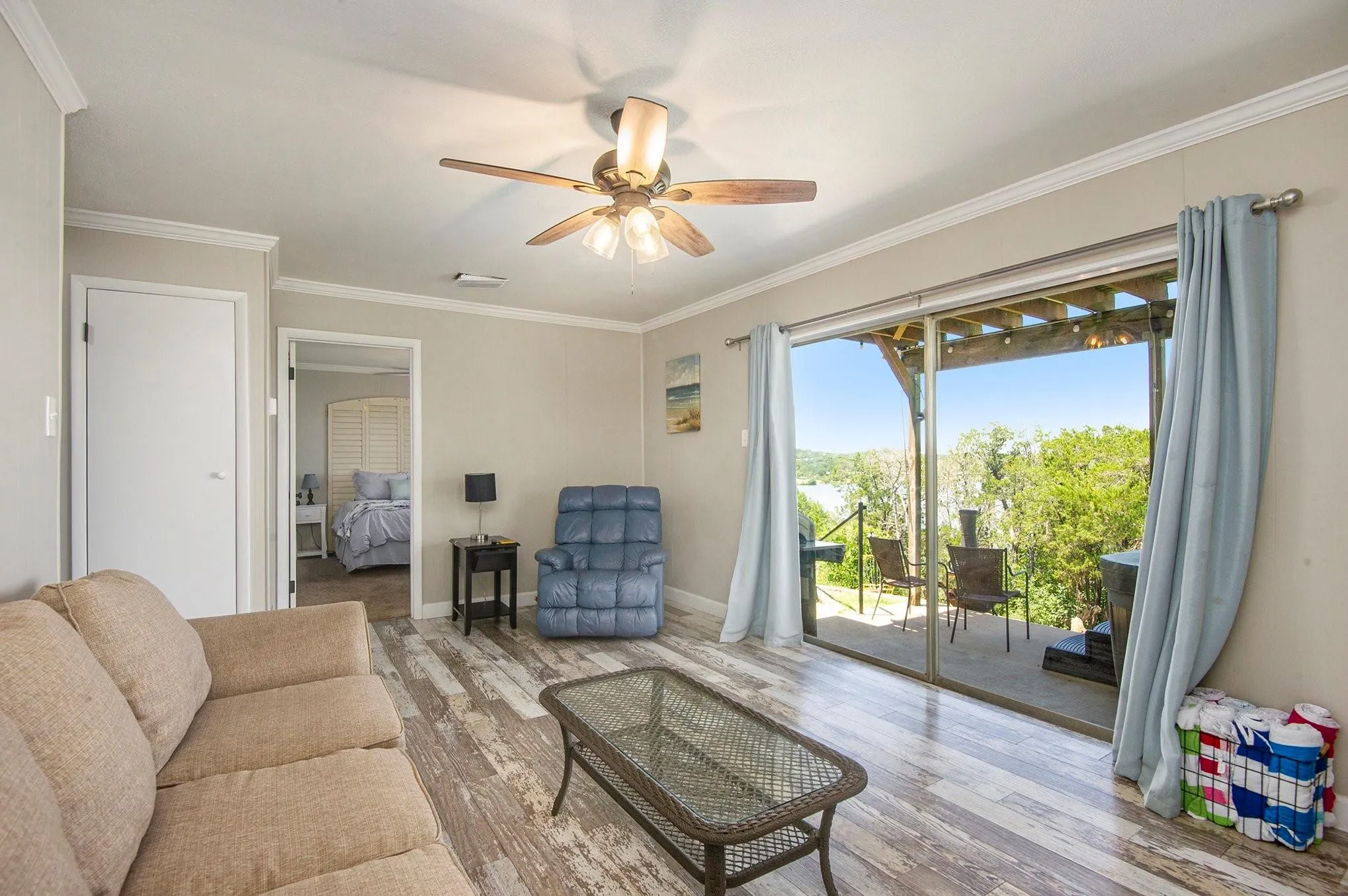 Single Family Residence For Sale in Hood County , 4307 Acoma Court, Granbury, Texas 76048, 3 Bedroom, 2 Bathroom, Garage spaces, 1,914 Sqft, built in 1974, mls#21177055, Real Estate Agent in Granbury, Homes For Sale in Hood county, Homes For Sale in Granbury, Realtor in Granbury Texas, Real Estate Brokerage Independent Realty Texas, Luminita Cordes Realtor