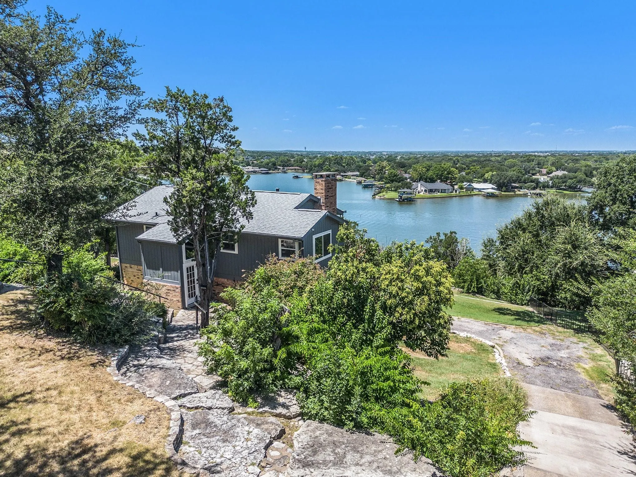 Single Family Residence For Sale in Hood County , 4307 Acoma Court, Granbury, Texas 76048, 3 Bedroom, 2 Bathroom, Garage spaces, 1,914 Sqft, built in 1974, mls#21177055, Real Estate Agent in Granbury, Homes For Sale in Hood county, Homes For Sale in Granbury, Realtor in Granbury Texas, Real Estate Brokerage Independent Realty Texas, Luminita Cordes Realtor