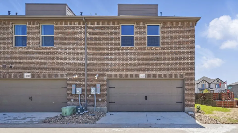 Townhouse For Sale in Rockwall County , 1927 Hellams Lane, Royse City, Texas 75189, 3 Bedroom, 3 Bathroom, 2 Garage spaces, 1,874 Sqft, built in 2025, New Construction - Complete, mls#21177056, Real Estate Agent in Royse City, Homes For Sale in Rockwall county, Homes For Sale in Royse City, Realtor in Royse City Texas, Real Estate Brokerage Independent Realty Texas, Luminita Cordes Realtor