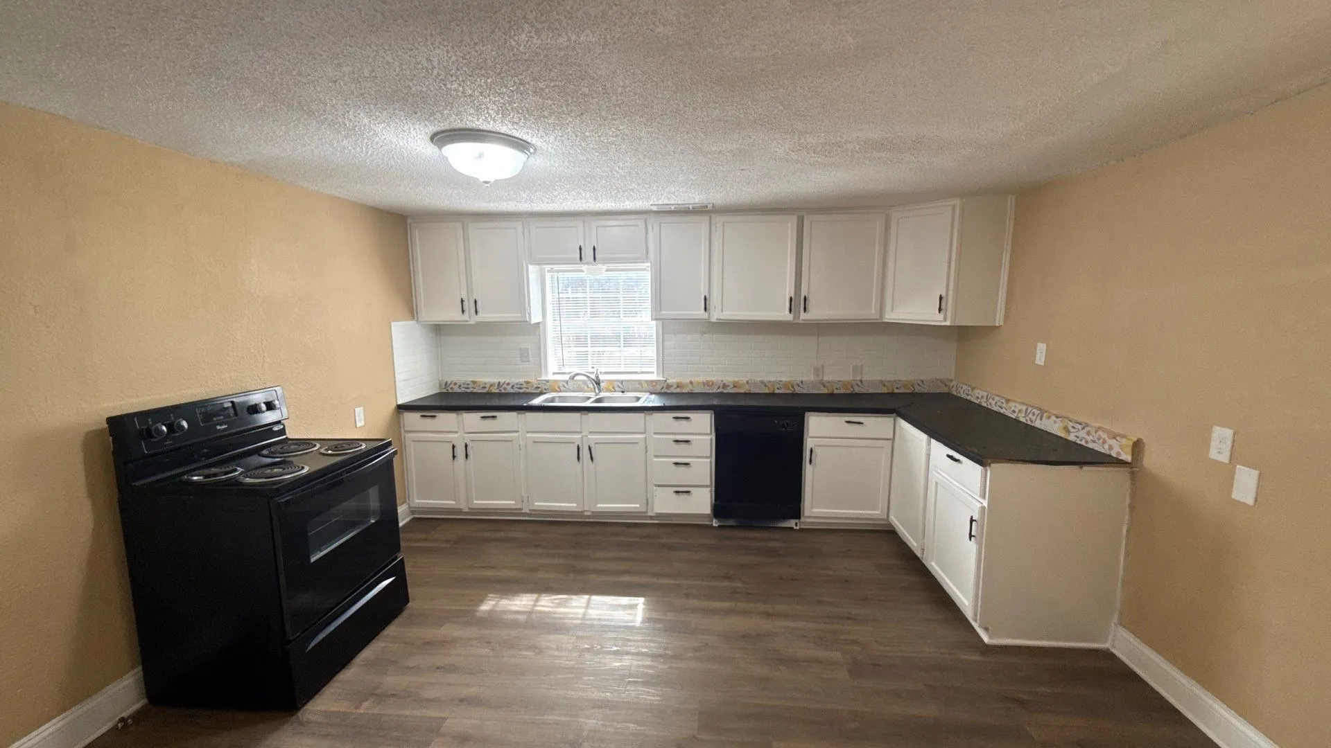 Single Family Residence For Sale in Collin County , 204 N Greenville Road, Josephine, Texas 75173, 3 Bedroom, 2 Bathroom, Garage spaces, 1,652 Sqft, built in 1955, Preowned, mls#21174930, Real Estate Agent in Josephine, Homes For Sale in Collin county, Homes For Sale in Josephine, Realtor in Josephine Texas, Real Estate Brokerage Independent Realty Texas, Luminita Cordes Realtor