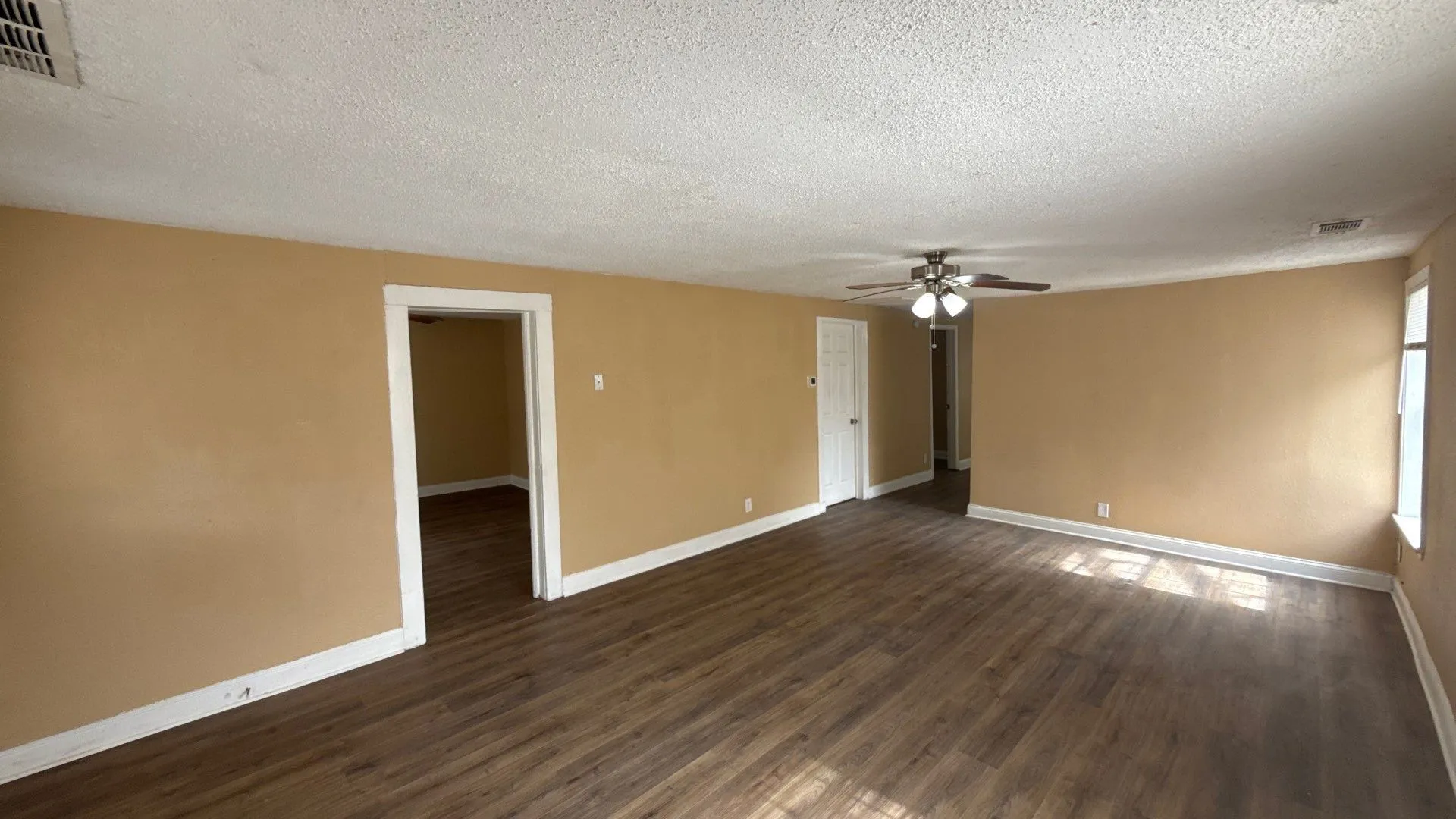 Single Family Residence For Sale in Collin County , 204 N Greenville Road, Josephine, Texas 75173, 3 Bedroom, 2 Bathroom, Garage spaces, 1,652 Sqft, built in 1955, Preowned, mls#21174930, Real Estate Agent in Josephine, Homes For Sale in Collin county, Homes For Sale in Josephine, Realtor in Josephine Texas, Real Estate Brokerage Independent Realty Texas, Luminita Cordes Realtor