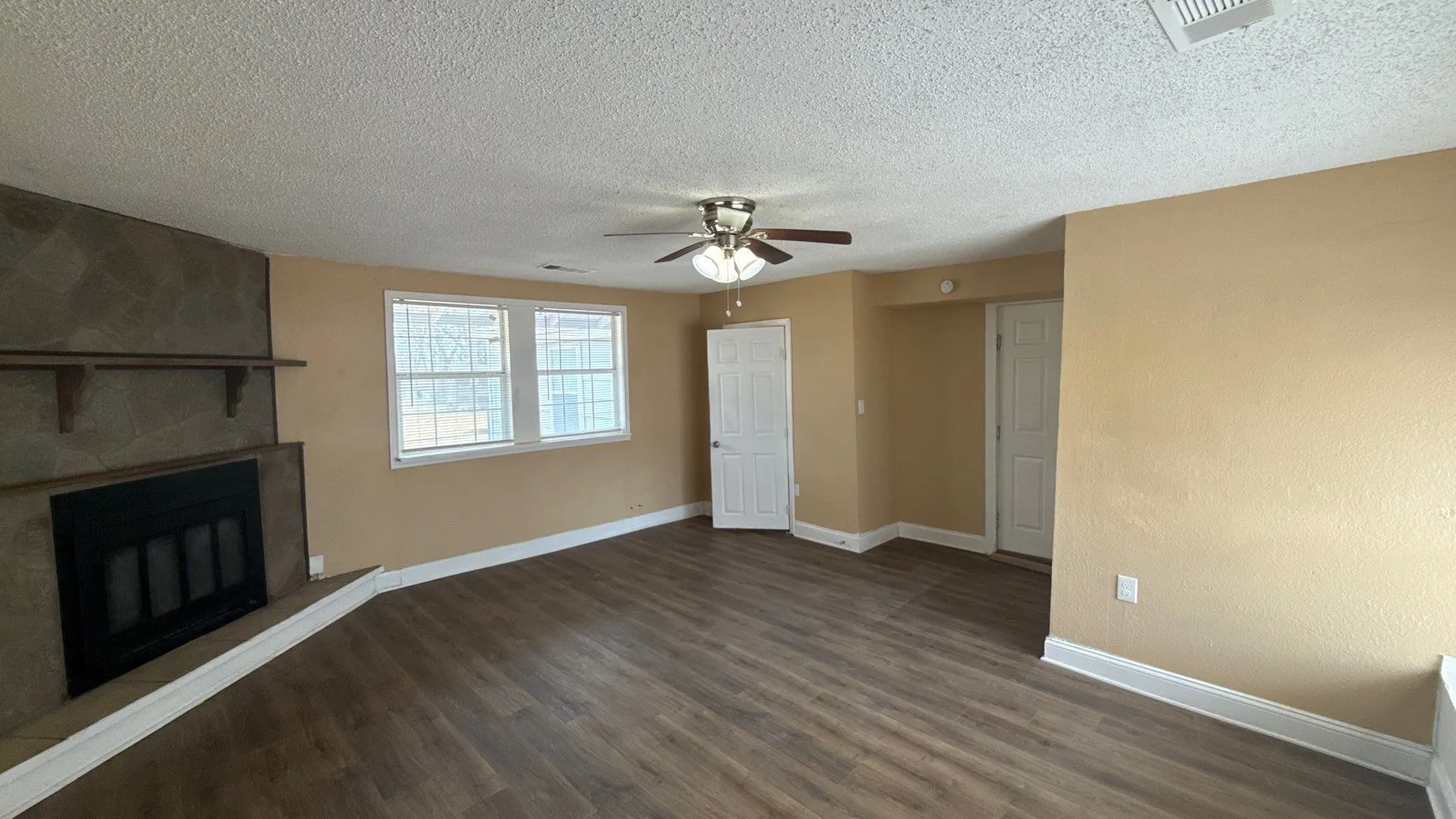Single Family Residence For Sale in Collin County , 204 N Greenville Road, Josephine, Texas 75173, 3 Bedroom, 2 Bathroom, Garage spaces, 1,652 Sqft, built in 1955, Preowned, mls#21174930, Real Estate Agent in Josephine, Homes For Sale in Collin county, Homes For Sale in Josephine, Realtor in Josephine Texas, Real Estate Brokerage Independent Realty Texas, Luminita Cordes Realtor