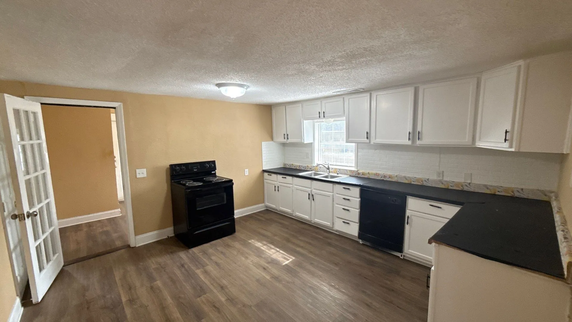Single Family Residence For Sale in Collin County , 204 N Greenville Road, Josephine, Texas 75173, 3 Bedroom, 2 Bathroom, Garage spaces, 1,652 Sqft, built in 1955, Preowned, mls#21174930, Real Estate Agent in Josephine, Homes For Sale in Collin county, Homes For Sale in Josephine, Realtor in Josephine Texas, Real Estate Brokerage Independent Realty Texas, Luminita Cordes Realtor