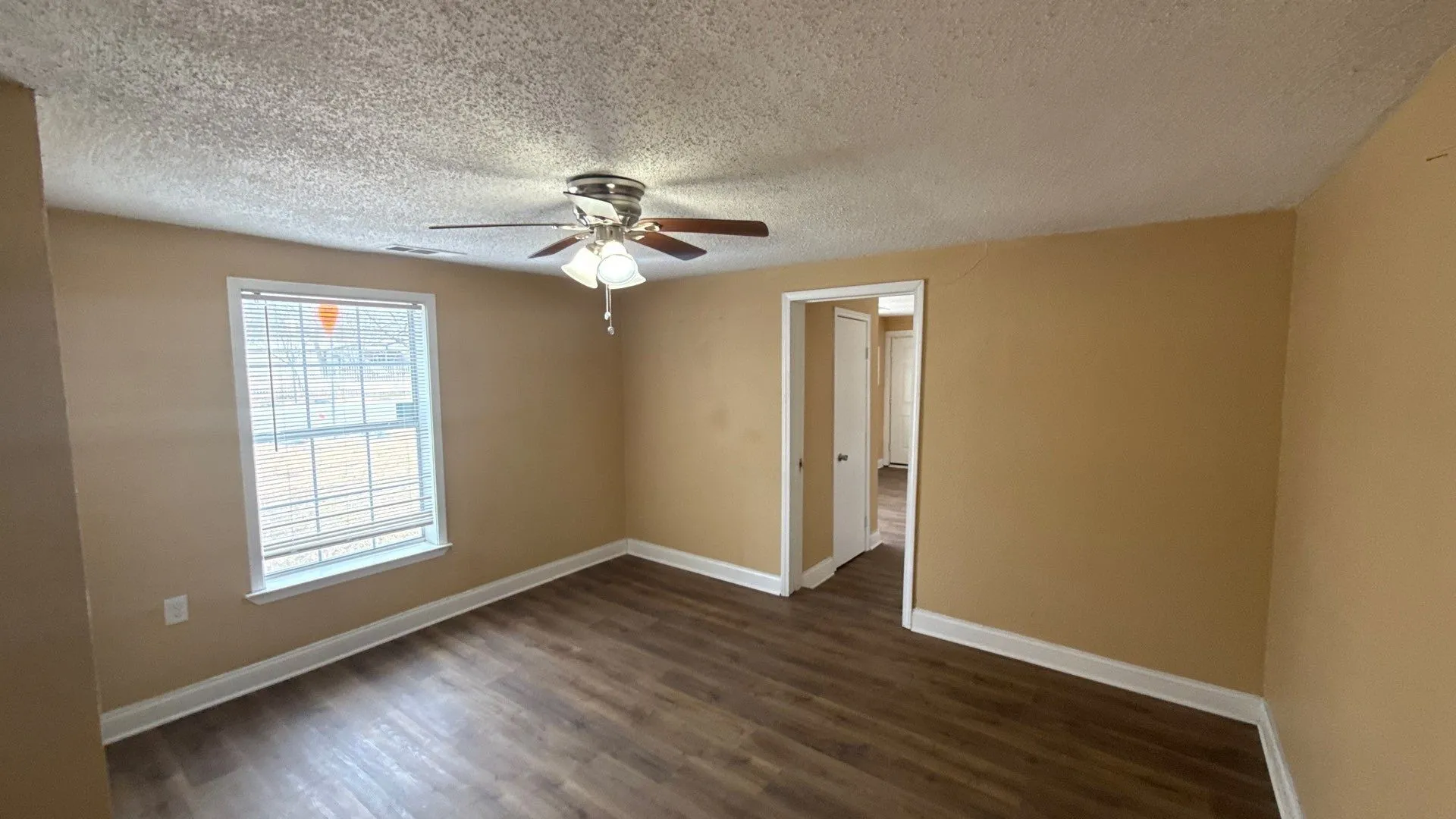 Single Family Residence For Sale in Collin County , 204 N Greenville Road, Josephine, Texas 75173, 3 Bedroom, 2 Bathroom, Garage spaces, 1,652 Sqft, built in 1955, Preowned, mls#21174930, Real Estate Agent in Josephine, Homes For Sale in Collin county, Homes For Sale in Josephine, Realtor in Josephine Texas, Real Estate Brokerage Independent Realty Texas, Luminita Cordes Realtor