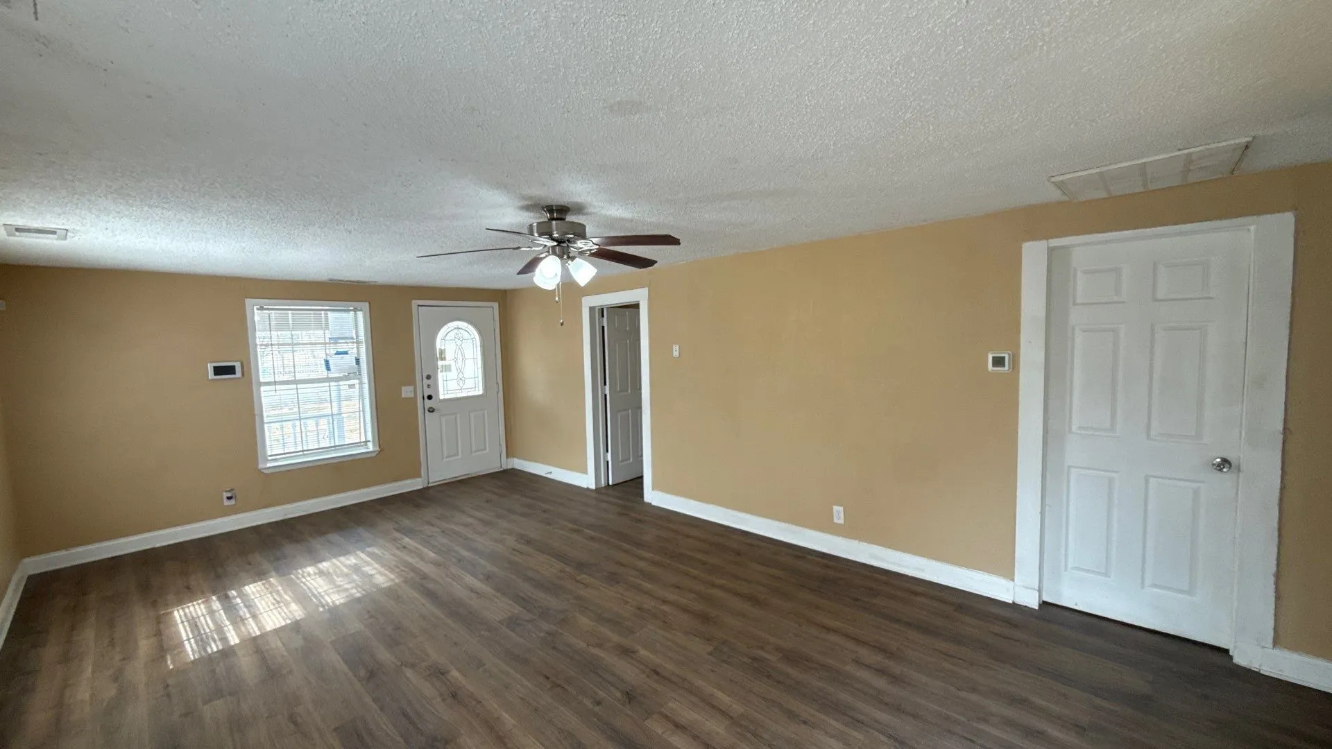 Single Family Residence For Sale in Collin County , 204 N Greenville Road, Josephine, Texas 75173, 3 Bedroom, 2 Bathroom, Garage spaces, 1,652 Sqft, built in 1955, Preowned, mls#21174930, Real Estate Agent in Josephine, Homes For Sale in Collin county, Homes For Sale in Josephine, Realtor in Josephine Texas, Real Estate Brokerage Independent Realty Texas, Luminita Cordes Realtor