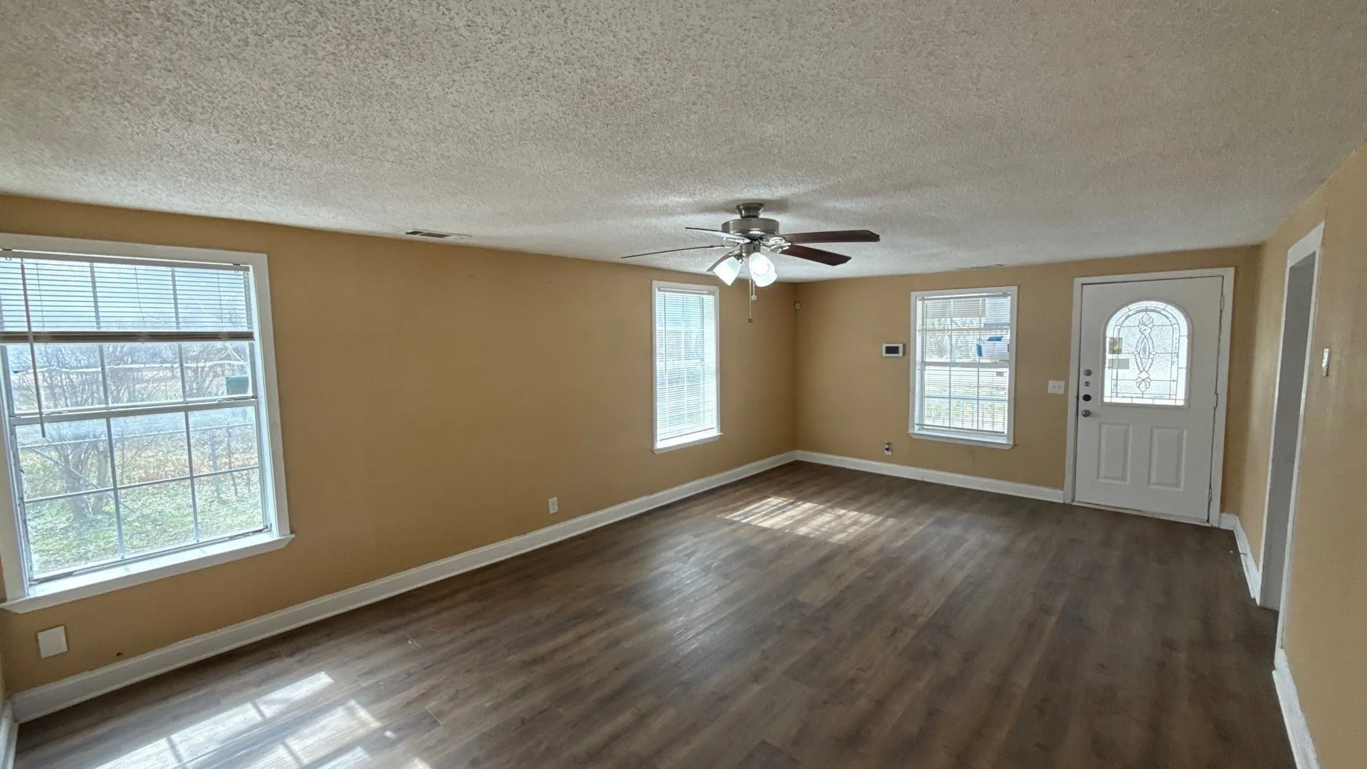 Single Family Residence For Sale in Collin County , 204 N Greenville Road, Josephine, Texas 75173, 3 Bedroom, 2 Bathroom, Garage spaces, 1,652 Sqft, built in 1955, Preowned, mls#21174930, Real Estate Agent in Josephine, Homes For Sale in Collin county, Homes For Sale in Josephine, Realtor in Josephine Texas, Real Estate Brokerage Independent Realty Texas, Luminita Cordes Realtor