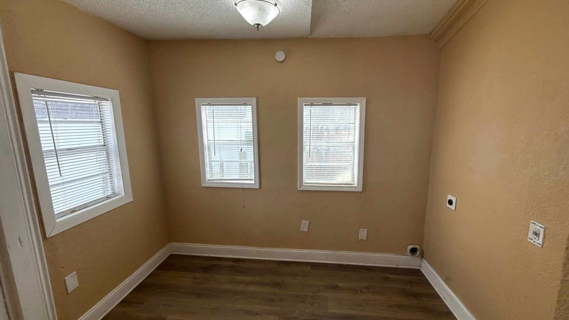 Single Family Residence For Sale in Collin County , 204 N Greenville Road, Josephine, Texas 75173, 3 Bedroom, 2 Bathroom, Garage spaces, 1,652 Sqft, built in 1955, Preowned, mls#21174930, Real Estate Agent in Josephine, Homes For Sale in Collin county, Homes For Sale in Josephine, Realtor in Josephine Texas, Real Estate Brokerage Independent Realty Texas, Luminita Cordes Realtor