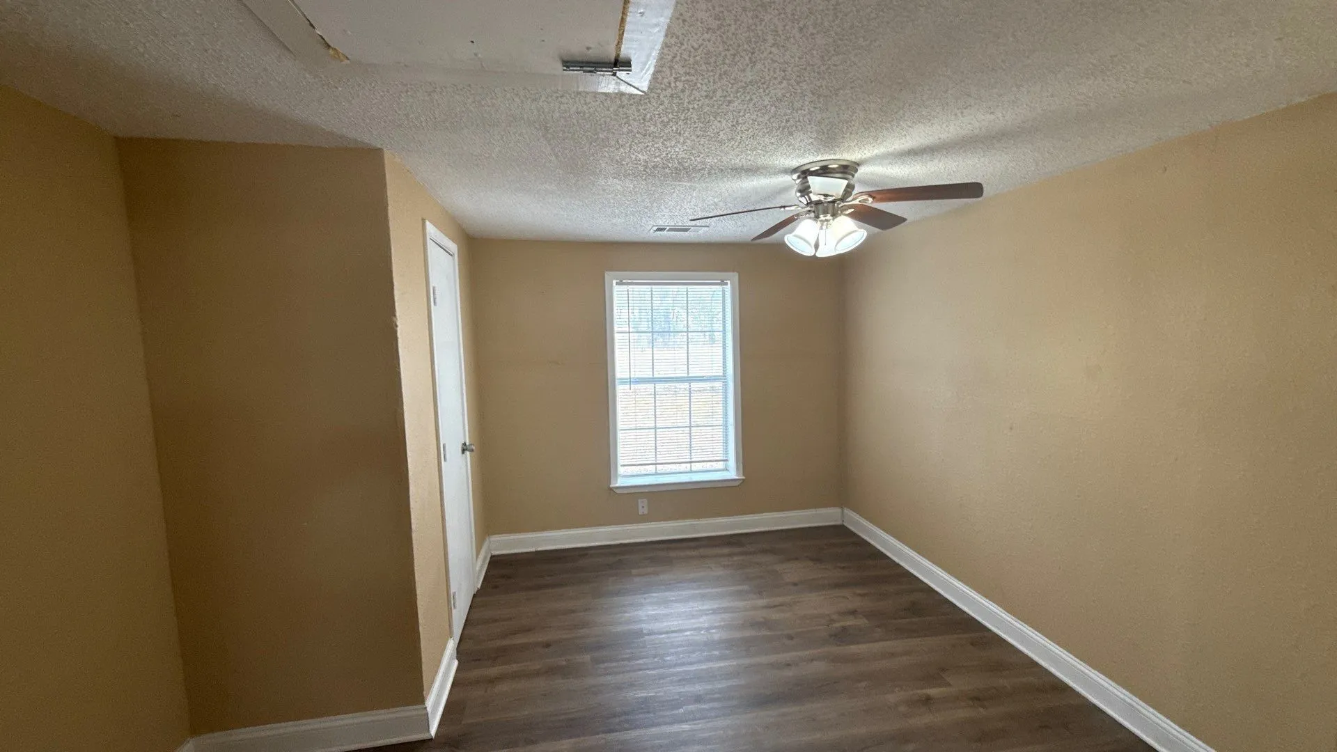 Single Family Residence For Sale in Collin County , 204 N Greenville Road, Josephine, Texas 75173, 3 Bedroom, 2 Bathroom, Garage spaces, 1,652 Sqft, built in 1955, Preowned, mls#21174930, Real Estate Agent in Josephine, Homes For Sale in Collin county, Homes For Sale in Josephine, Realtor in Josephine Texas, Real Estate Brokerage Independent Realty Texas, Luminita Cordes Realtor