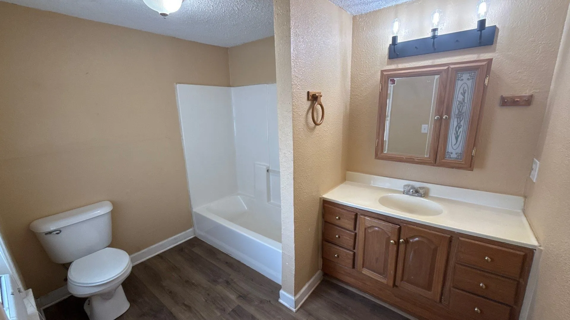 Single Family Residence For Sale in Collin County , 204 N Greenville Road, Josephine, Texas 75173, 3 Bedroom, 2 Bathroom, Garage spaces, 1,652 Sqft, built in 1955, Preowned, mls#21174930, Real Estate Agent in Josephine, Homes For Sale in Collin county, Homes For Sale in Josephine, Realtor in Josephine Texas, Real Estate Brokerage Independent Realty Texas, Luminita Cordes Realtor