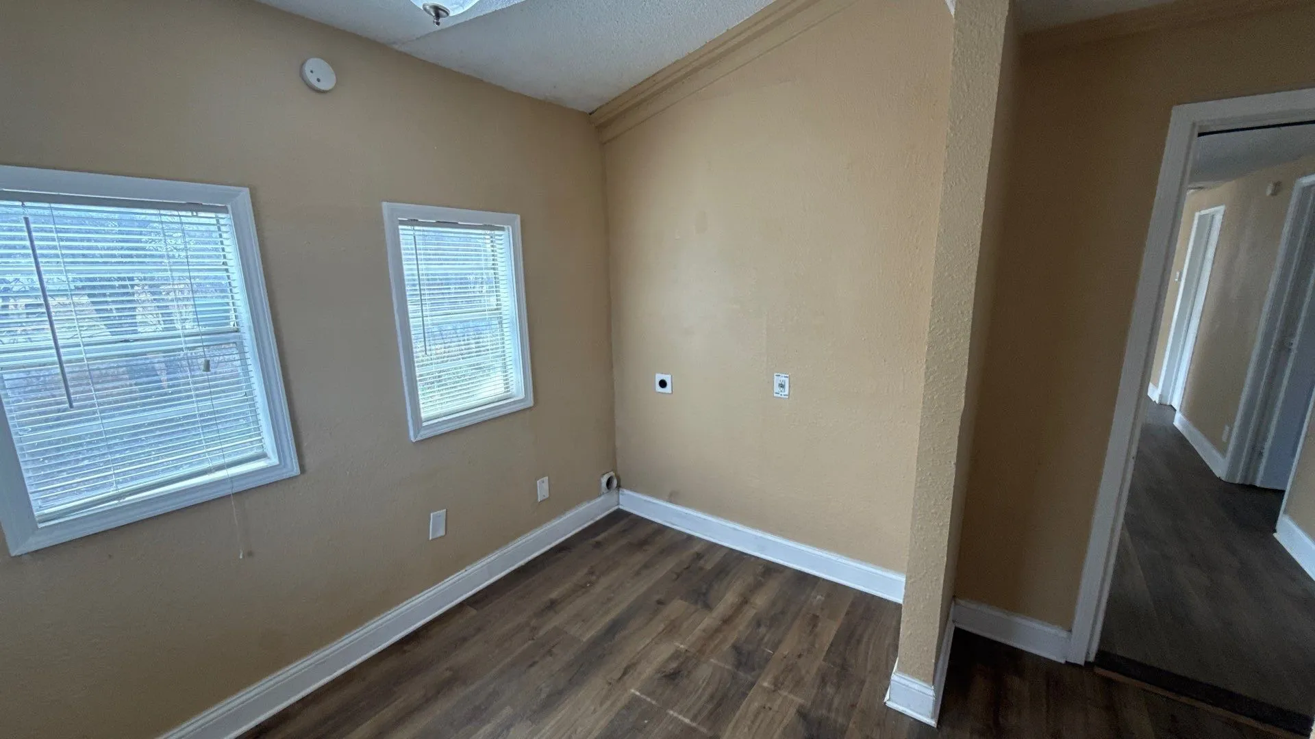 Single Family Residence For Sale in Collin County , 204 N Greenville Road, Josephine, Texas 75173, 3 Bedroom, 2 Bathroom, Garage spaces, 1,652 Sqft, built in 1955, Preowned, mls#21174930, Real Estate Agent in Josephine, Homes For Sale in Collin county, Homes For Sale in Josephine, Realtor in Josephine Texas, Real Estate Brokerage Independent Realty Texas, Luminita Cordes Realtor