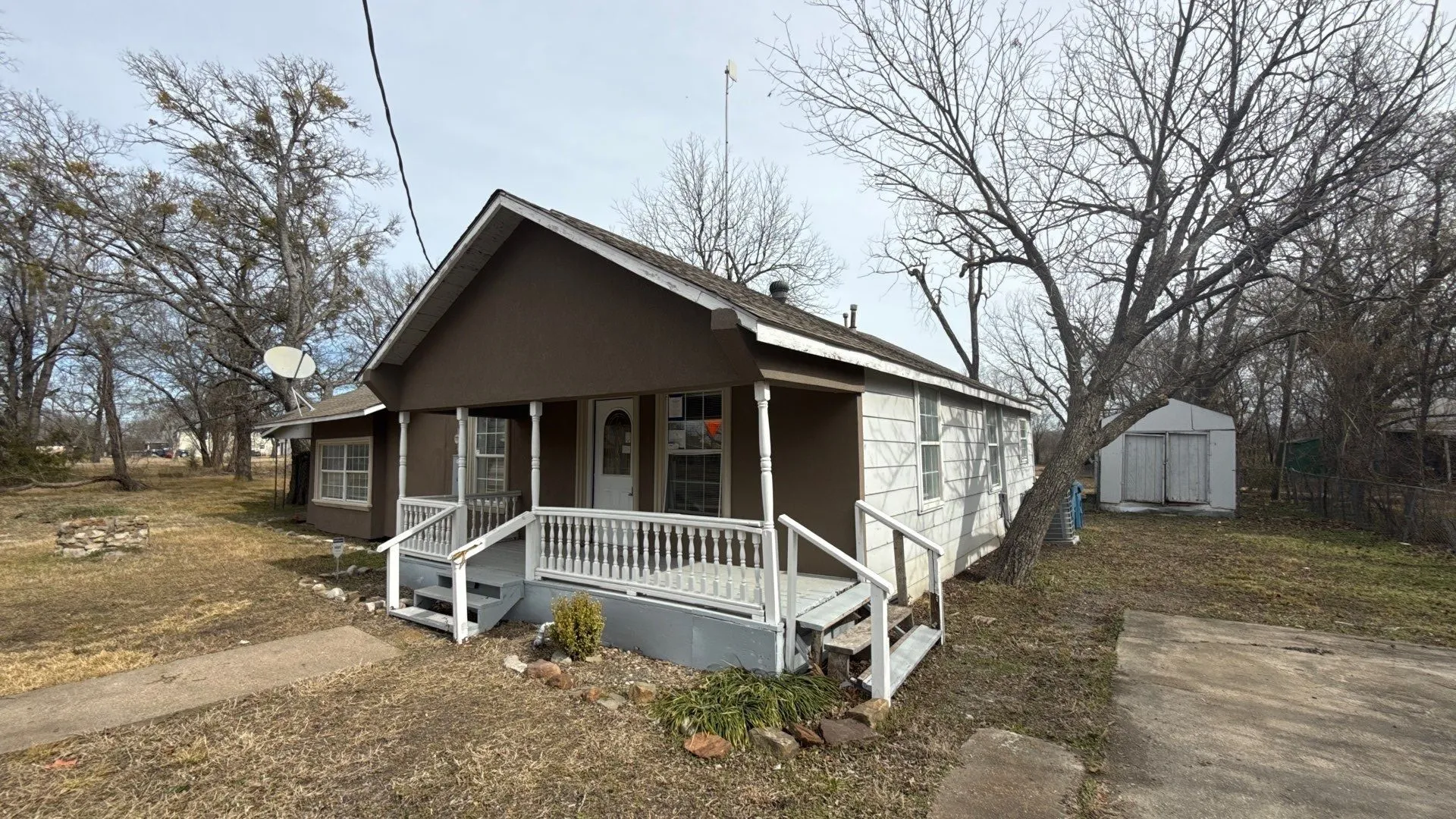Single Family Residence For Sale in Collin County , 204 N Greenville Road, Josephine, Texas 75173, 3 Bedroom, 2 Bathroom, Garage spaces, 1,652 Sqft, built in 1955, Preowned, mls#21174930, Real Estate Agent in Josephine, Homes For Sale in Collin county, Homes For Sale in Josephine, Realtor in Josephine Texas, Real Estate Brokerage Independent Realty Texas, Luminita Cordes Realtor