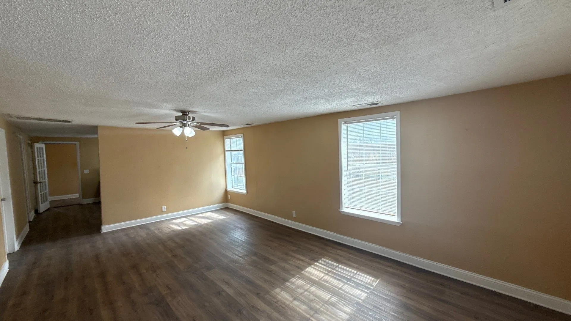 Single Family Residence For Sale in Collin County , 204 N Greenville Road, Josephine, Texas 75173, 3 Bedroom, 2 Bathroom, Garage spaces, 1,652 Sqft, built in 1955, Preowned, mls#21174930, Real Estate Agent in Josephine, Homes For Sale in Collin county, Homes For Sale in Josephine, Realtor in Josephine Texas, Real Estate Brokerage Independent Realty Texas, Luminita Cordes Realtor