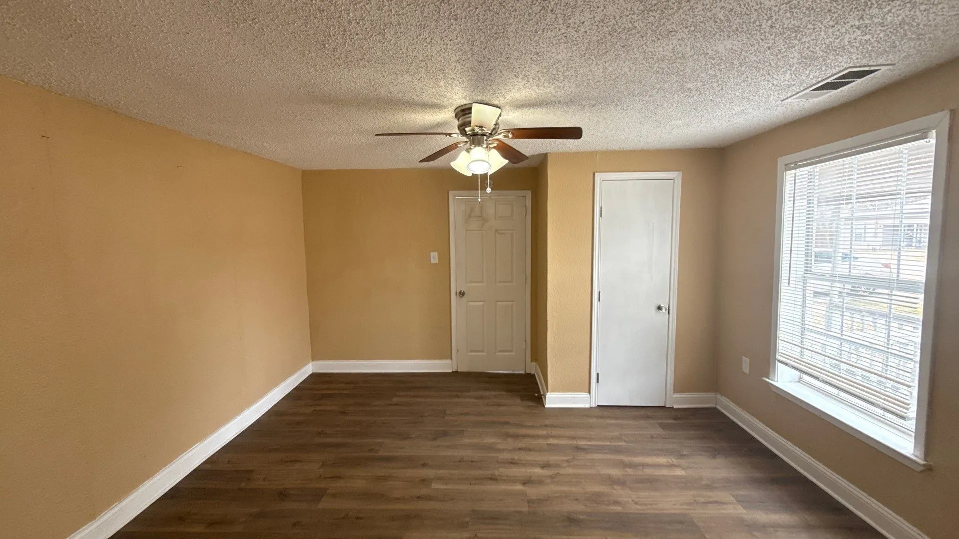 Single Family Residence For Sale in Collin County , 204 N Greenville Road, Josephine, Texas 75173, 3 Bedroom, 2 Bathroom, Garage spaces, 1,652 Sqft, built in 1955, Preowned, mls#21174930, Real Estate Agent in Josephine, Homes For Sale in Collin county, Homes For Sale in Josephine, Realtor in Josephine Texas, Real Estate Brokerage Independent Realty Texas, Luminita Cordes Realtor