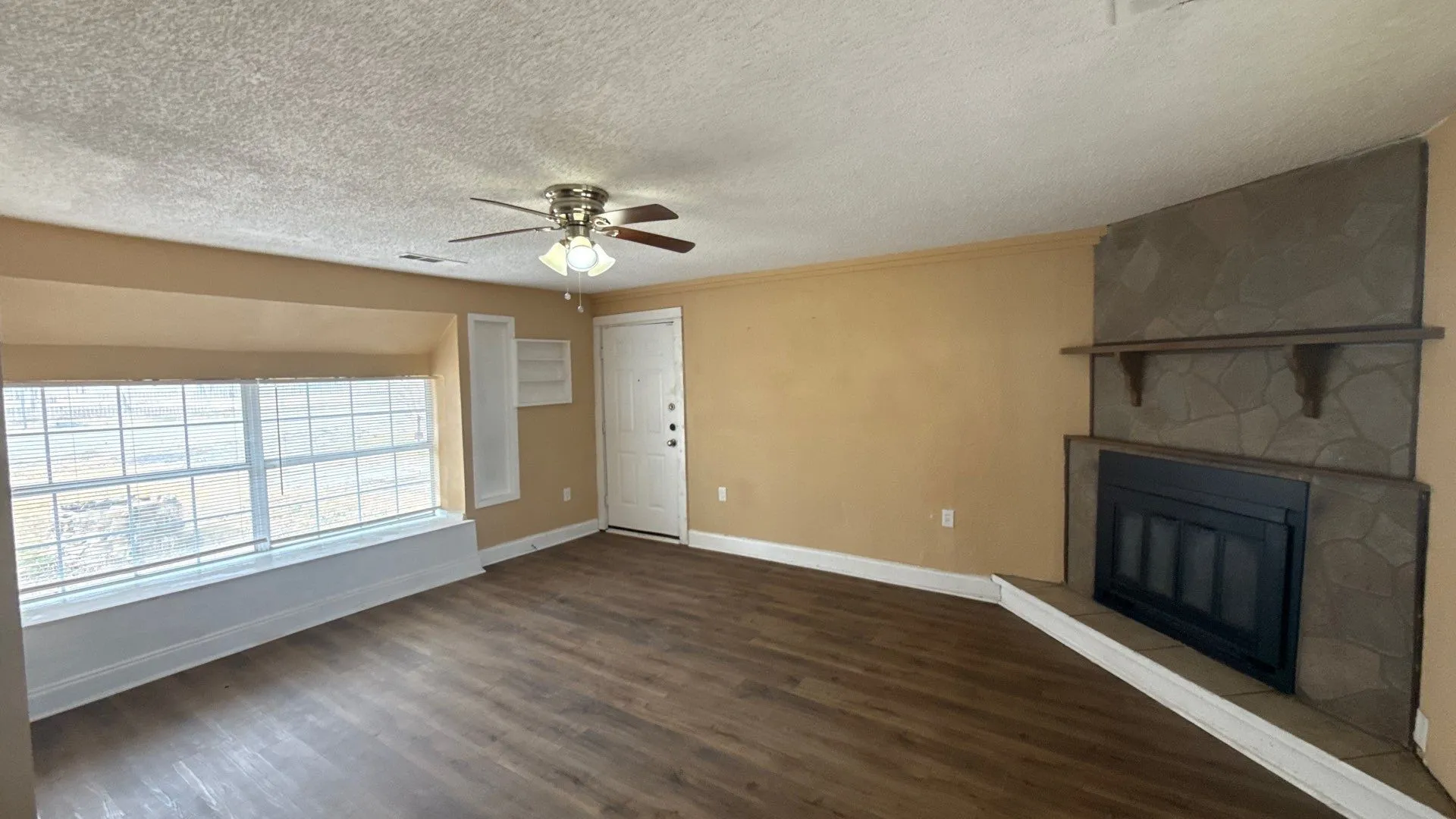 Single Family Residence For Sale in Collin County , 204 N Greenville Road, Josephine, Texas 75173, 3 Bedroom, 2 Bathroom, Garage spaces, 1,652 Sqft, built in 1955, Preowned, mls#21174930, Real Estate Agent in Josephine, Homes For Sale in Collin county, Homes For Sale in Josephine, Realtor in Josephine Texas, Real Estate Brokerage Independent Realty Texas, Luminita Cordes Realtor