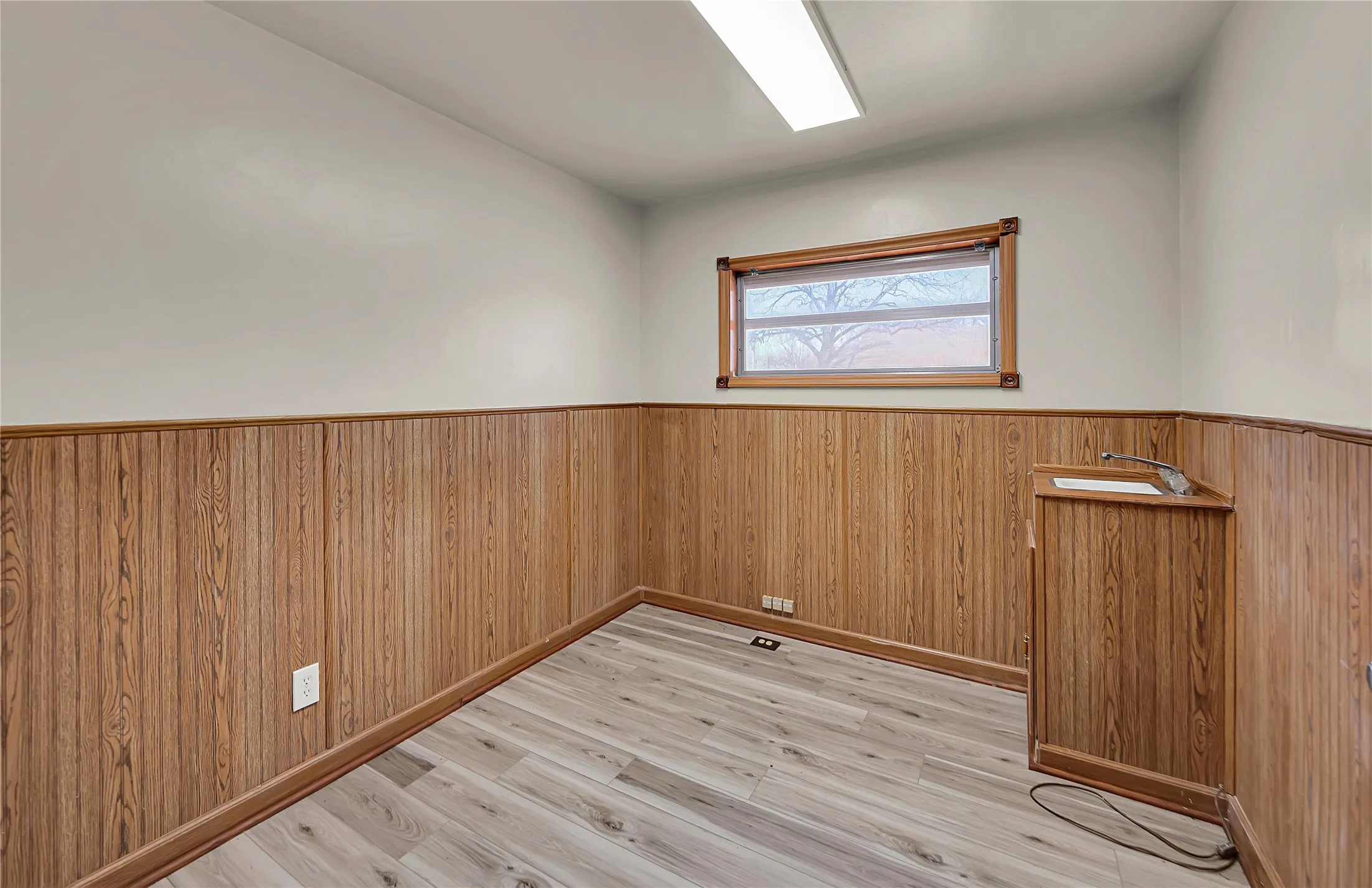 Office For Sale in Bosque County , 202 N Avenue G, Clifton, Texas 76634, 0, 0, Garage spaces, 0 Sqft, built in 1970, Preowned, mls#21176514, Real Estate Agent in Clifton, Homes For Sale in Bosque county, Homes For Sale in Clifton, Realtor in Clifton Texas, Real Estate Brokerage Independent Realty Texas, Luminita Cordes Realtor