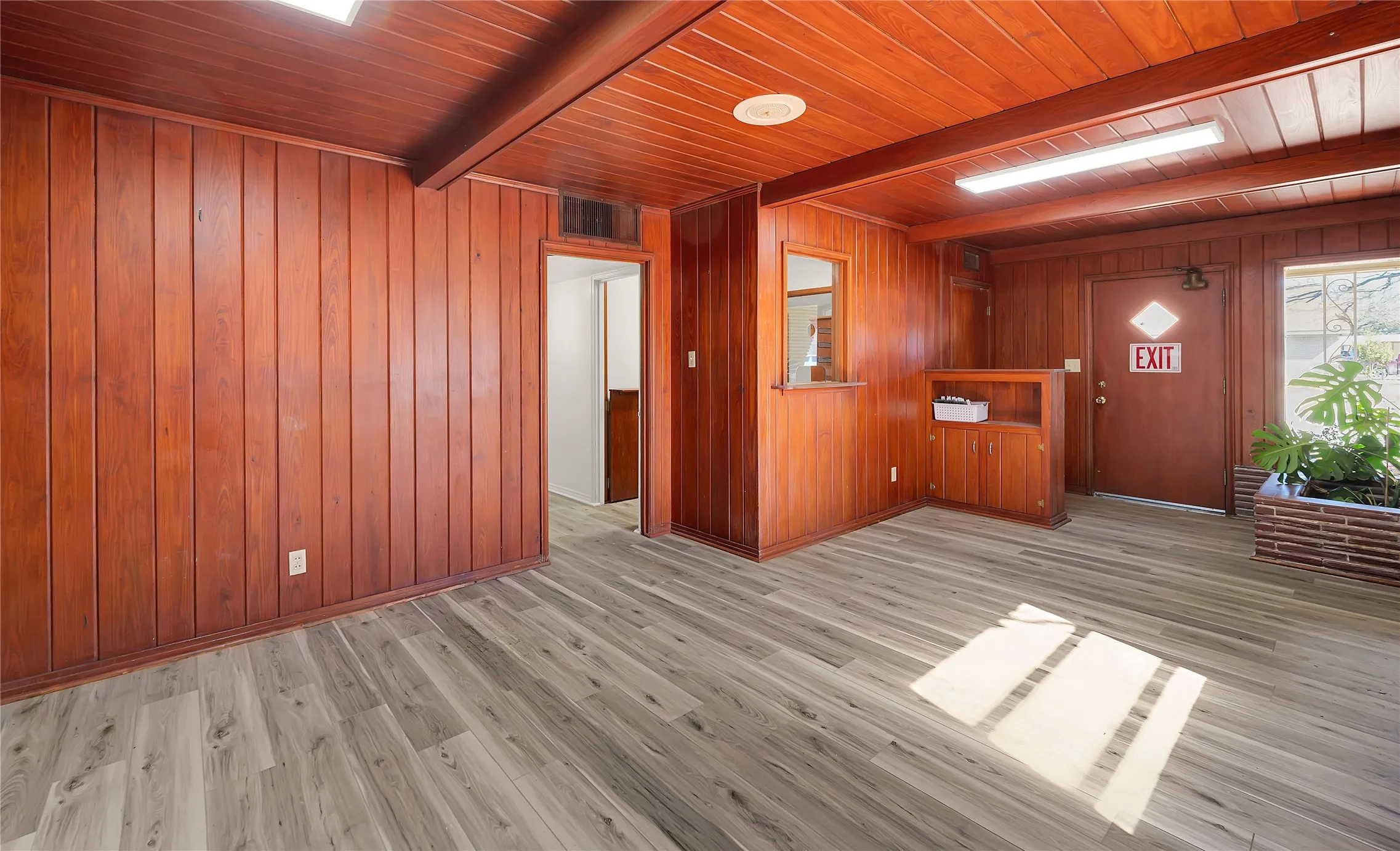 Office For Sale in Bosque County , 202 N Avenue G, Clifton, Texas 76634, 0, 0, Garage spaces, 0 Sqft, built in 1970, Preowned, mls#21176514, Real Estate Agent in Clifton, Homes For Sale in Bosque county, Homes For Sale in Clifton, Realtor in Clifton Texas, Real Estate Brokerage Independent Realty Texas, Luminita Cordes Realtor