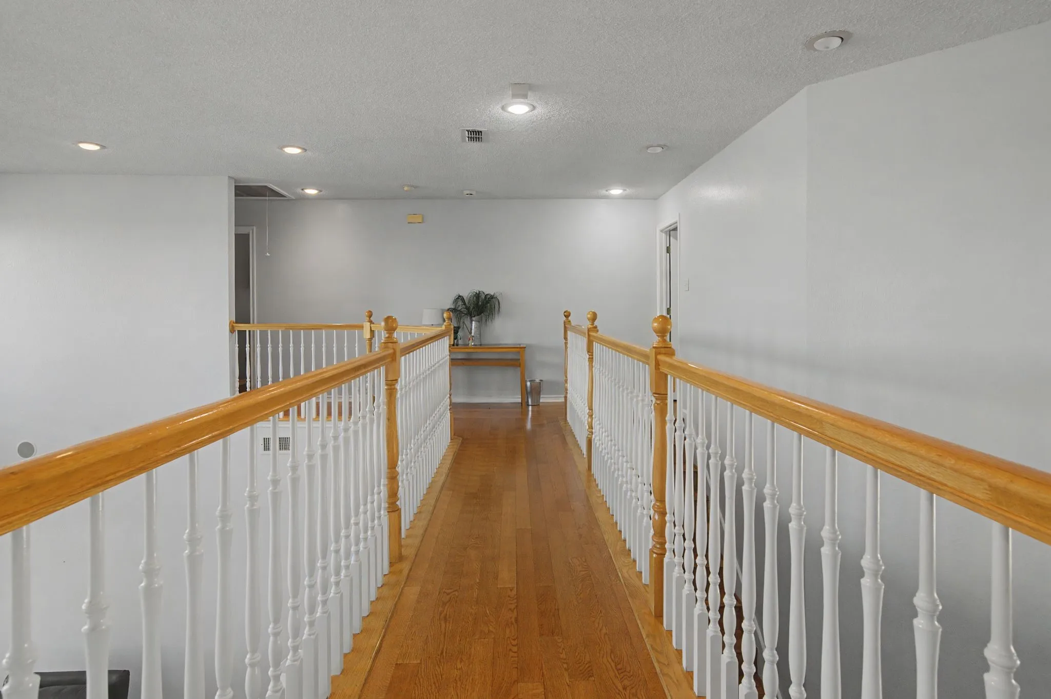 Single Family Residence For Sale in Tarrant County , 6400 Briercliff Court, Fort Worth, Texas 76132, 4 Bedroom, 3 Bathroom, 2 Garage spaces, 4,280 Sqft, built in 2000, Preowned, mls#21174396, Real Estate Agent in Fort Worth, Homes For Sale in Tarrant county, Homes For Sale in Fort Worth, Realtor in Fort Worth Texas, Real Estate Brokerage Independent Realty Texas, Luminita Cordes Realtor