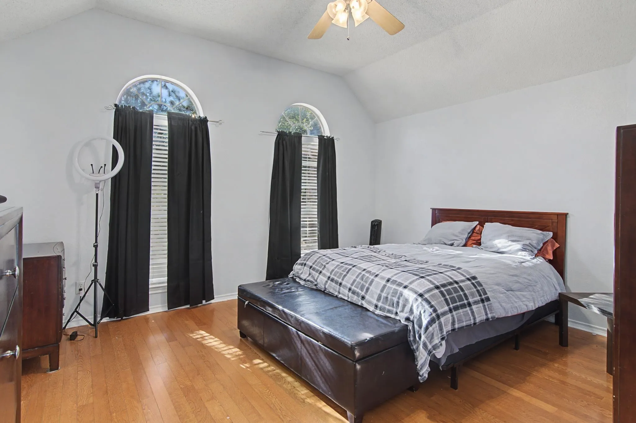 Single Family Residence For Sale in Tarrant County , 6400 Briercliff Court, Fort Worth, Texas 76132, 4 Bedroom, 3 Bathroom, 2 Garage spaces, 4,280 Sqft, built in 2000, Preowned, mls#21174396, Real Estate Agent in Fort Worth, Homes For Sale in Tarrant county, Homes For Sale in Fort Worth, Realtor in Fort Worth Texas, Real Estate Brokerage Independent Realty Texas, Luminita Cordes Realtor