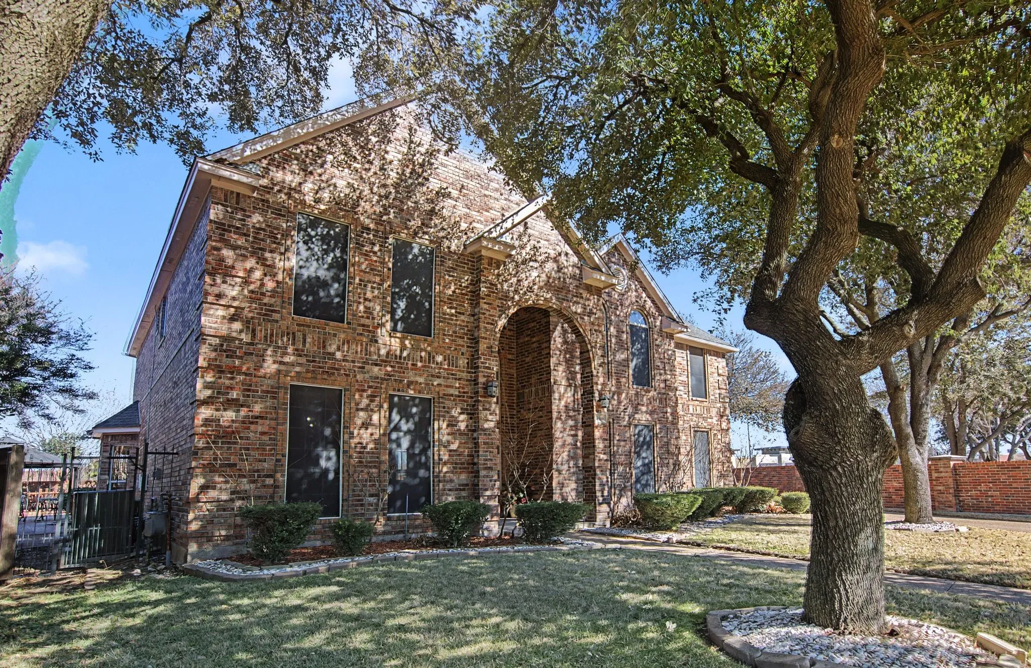 Single Family Residence For Sale in Tarrant County , 6400 Briercliff Court, Fort Worth, Texas 76132, 4 Bedroom, 3 Bathroom, 2 Garage spaces, 4,280 Sqft, built in 2000, Preowned, mls#21174396, Real Estate Agent in Fort Worth, Homes For Sale in Tarrant county, Homes For Sale in Fort Worth, Realtor in Fort Worth Texas, Real Estate Brokerage Independent Realty Texas, Luminita Cordes Realtor