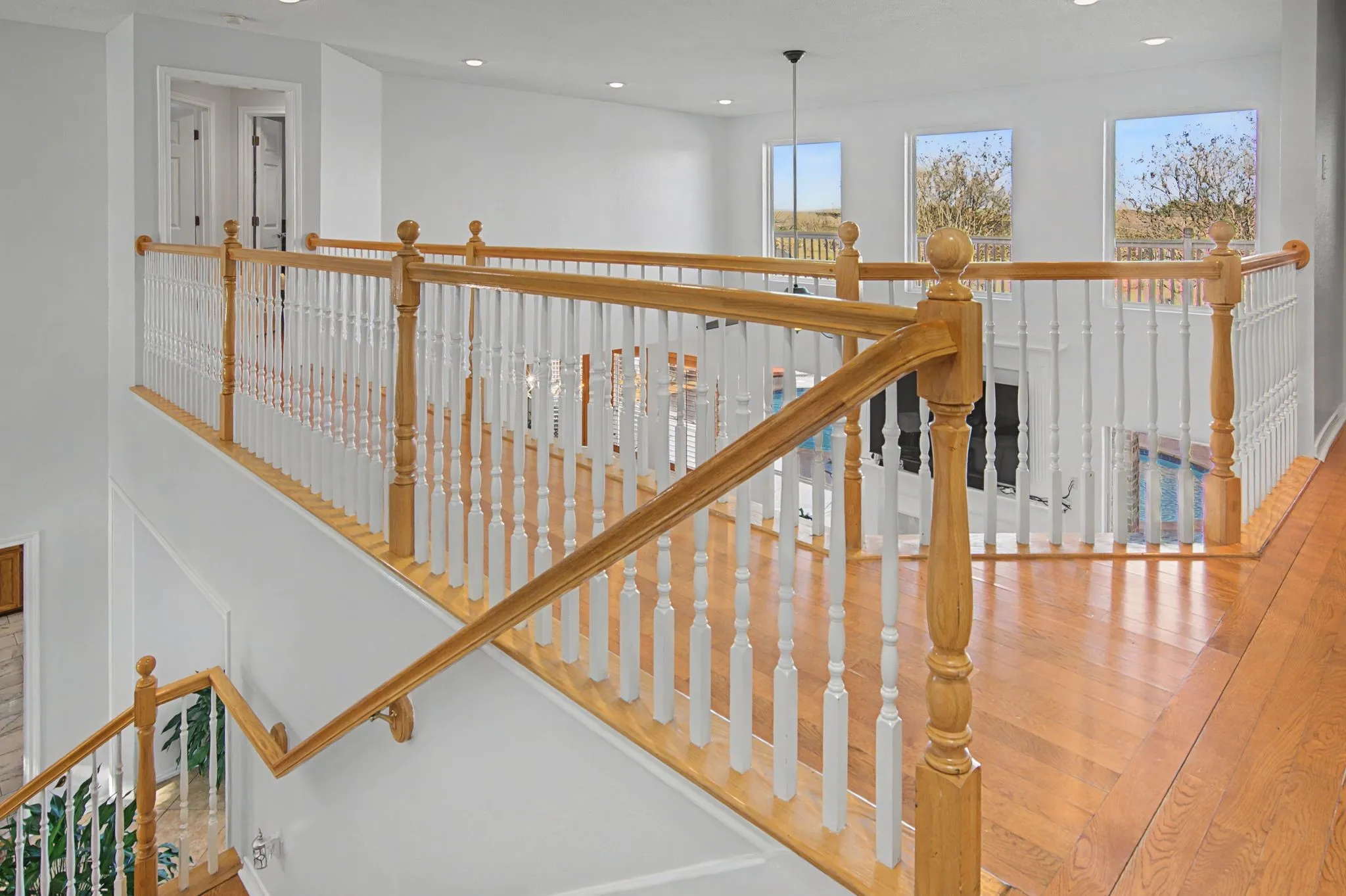 Single Family Residence For Sale in Tarrant County , 6400 Briercliff Court, Fort Worth, Texas 76132, 4 Bedroom, 3 Bathroom, 2 Garage spaces, 4,280 Sqft, built in 2000, Preowned, mls#21174396, Real Estate Agent in Fort Worth, Homes For Sale in Tarrant county, Homes For Sale in Fort Worth, Realtor in Fort Worth Texas, Real Estate Brokerage Independent Realty Texas, Luminita Cordes Realtor
