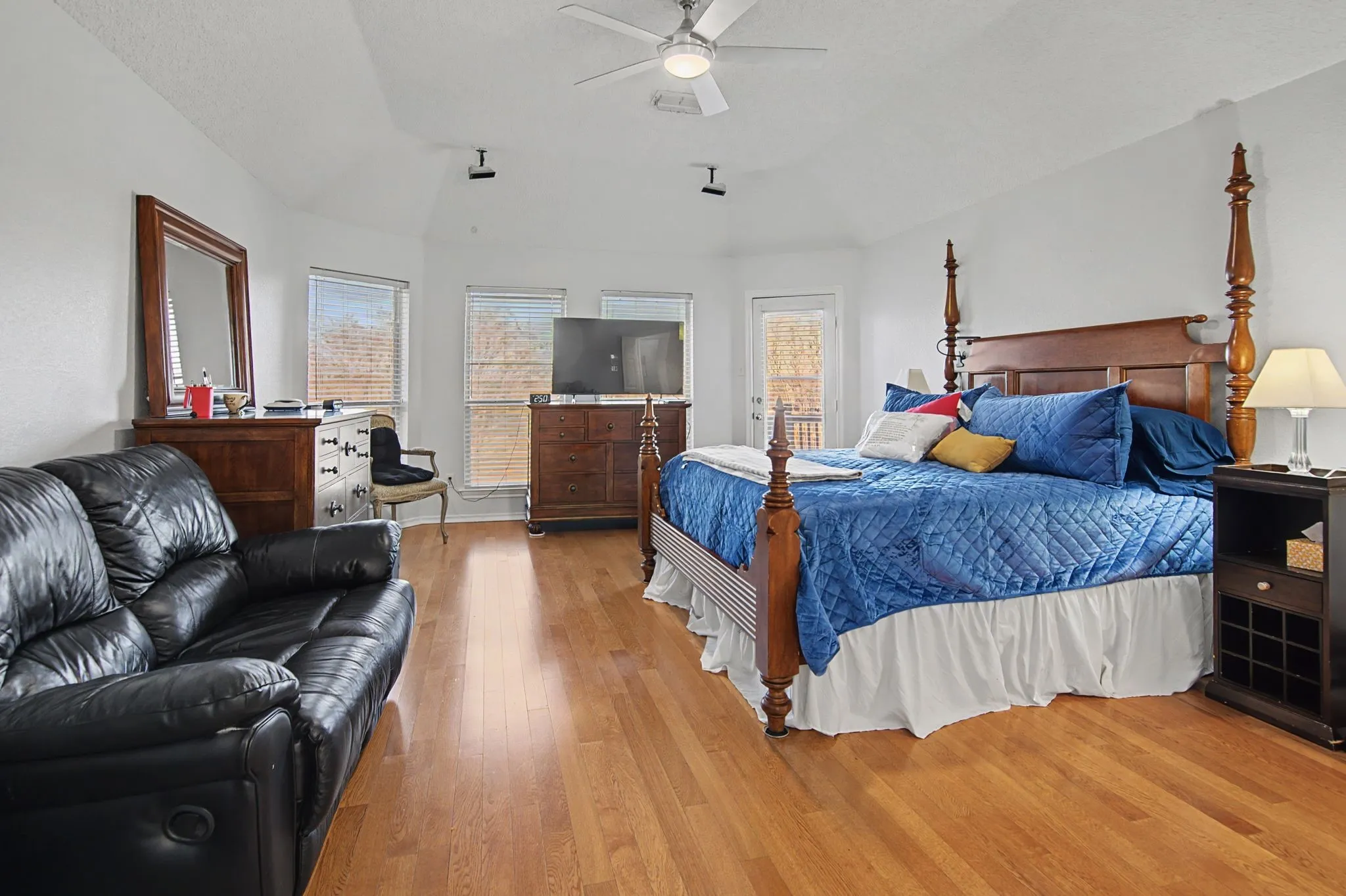 Single Family Residence For Sale in Tarrant County , 6400 Briercliff Court, Fort Worth, Texas 76132, 4 Bedroom, 3 Bathroom, 2 Garage spaces, 4,280 Sqft, built in 2000, Preowned, mls#21174396, Real Estate Agent in Fort Worth, Homes For Sale in Tarrant county, Homes For Sale in Fort Worth, Realtor in Fort Worth Texas, Real Estate Brokerage Independent Realty Texas, Luminita Cordes Realtor