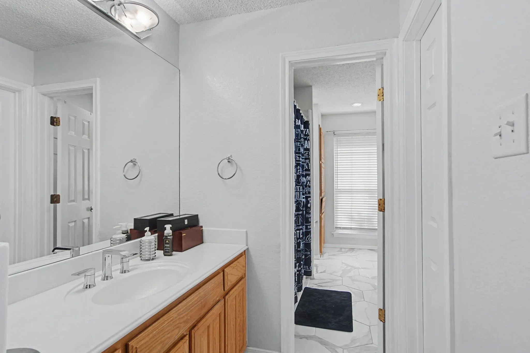 Single Family Residence For Sale in Tarrant County , 6400 Briercliff Court, Fort Worth, Texas 76132, 4 Bedroom, 3 Bathroom, 2 Garage spaces, 4,280 Sqft, built in 2000, Preowned, mls#21174396, Real Estate Agent in Fort Worth, Homes For Sale in Tarrant county, Homes For Sale in Fort Worth, Realtor in Fort Worth Texas, Real Estate Brokerage Independent Realty Texas, Luminita Cordes Realtor