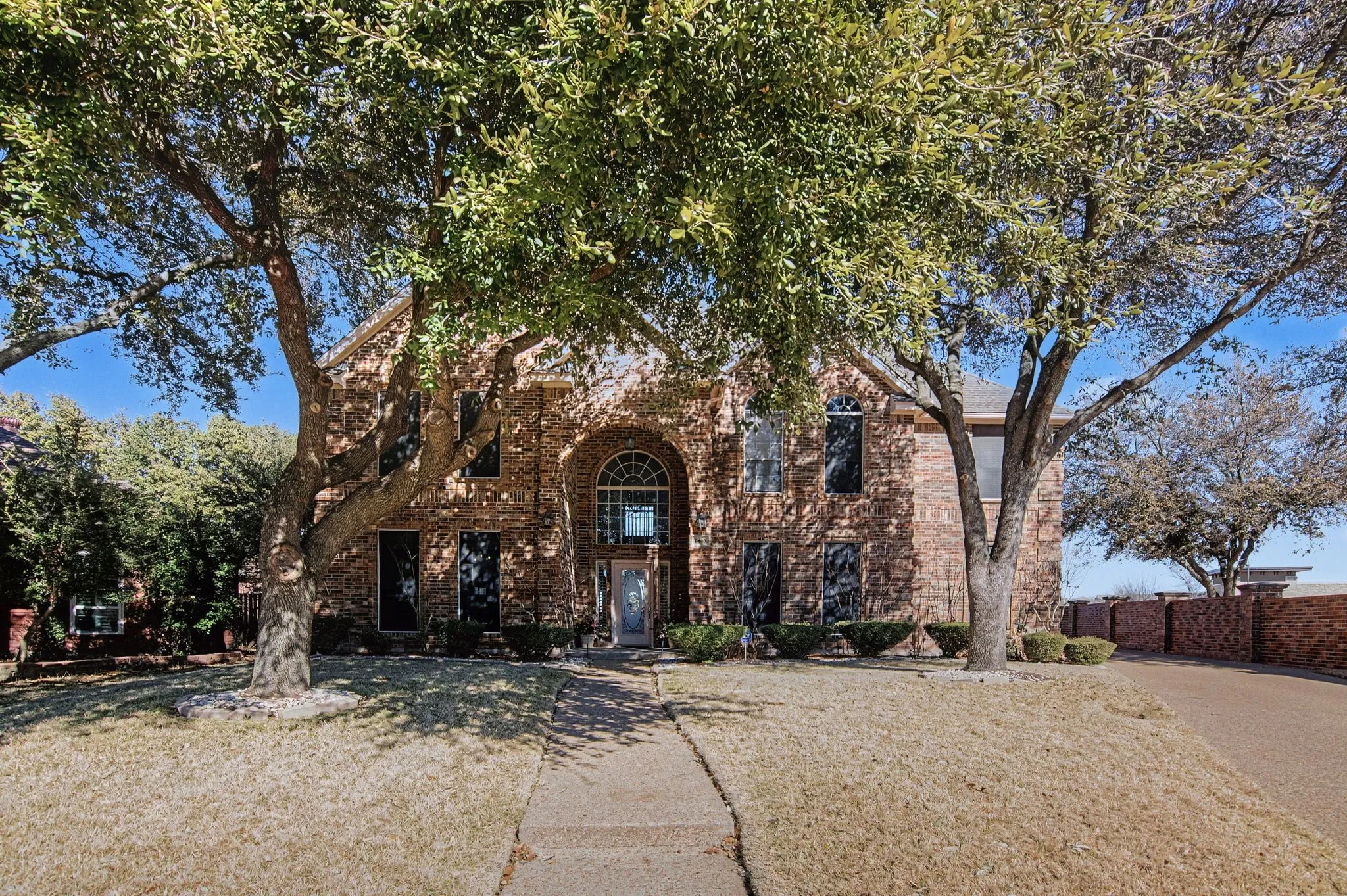 Single Family Residence For Sale in Tarrant County , 6400 Briercliff Court, Fort Worth, Texas 76132, 4 Bedroom, 3 Bathroom, 2 Garage spaces, 4,280 Sqft, built in 2000, Preowned, mls#21174396, Real Estate Agent in Fort Worth, Homes For Sale in Tarrant county, Homes For Sale in Fort Worth, Realtor in Fort Worth Texas, Real Estate Brokerage Independent Realty Texas, Luminita Cordes Realtor