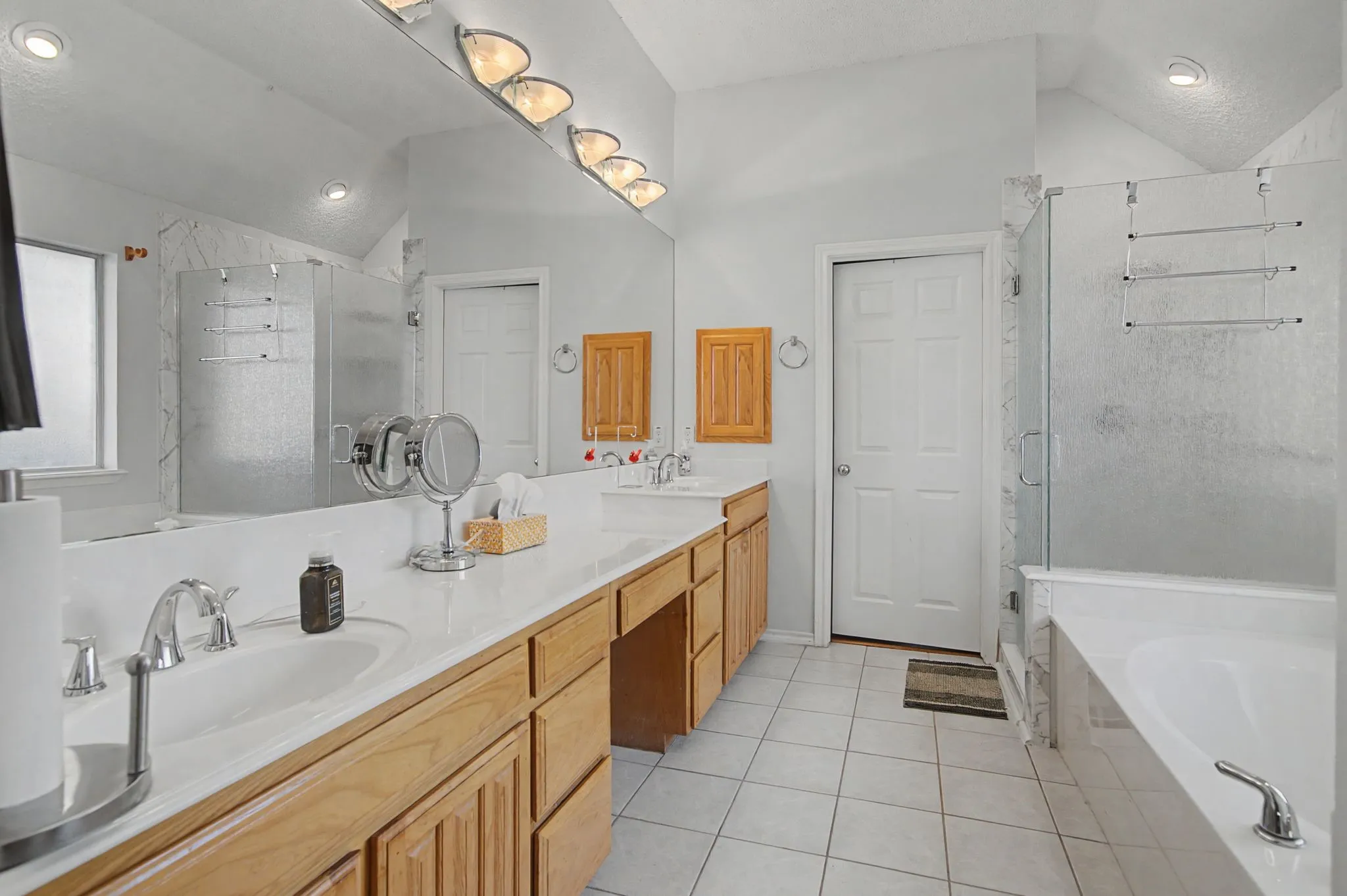 Single Family Residence For Sale in Tarrant County , 6400 Briercliff Court, Fort Worth, Texas 76132, 4 Bedroom, 3 Bathroom, 2 Garage spaces, 4,280 Sqft, built in 2000, Preowned, mls#21174396, Real Estate Agent in Fort Worth, Homes For Sale in Tarrant county, Homes For Sale in Fort Worth, Realtor in Fort Worth Texas, Real Estate Brokerage Independent Realty Texas, Luminita Cordes Realtor
