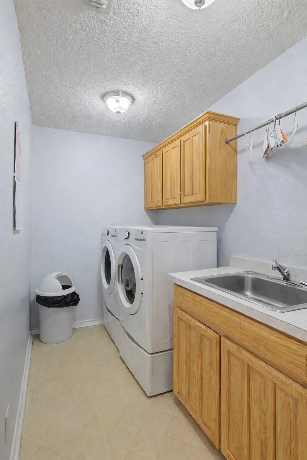 Single Family Residence For Sale in Tarrant County , 6400 Briercliff Court, Fort Worth, Texas 76132, 4 Bedroom, 3 Bathroom, 2 Garage spaces, 4,280 Sqft, built in 2000, Preowned, mls#21174396, Real Estate Agent in Fort Worth, Homes For Sale in Tarrant county, Homes For Sale in Fort Worth, Realtor in Fort Worth Texas, Real Estate Brokerage Independent Realty Texas, Luminita Cordes Realtor