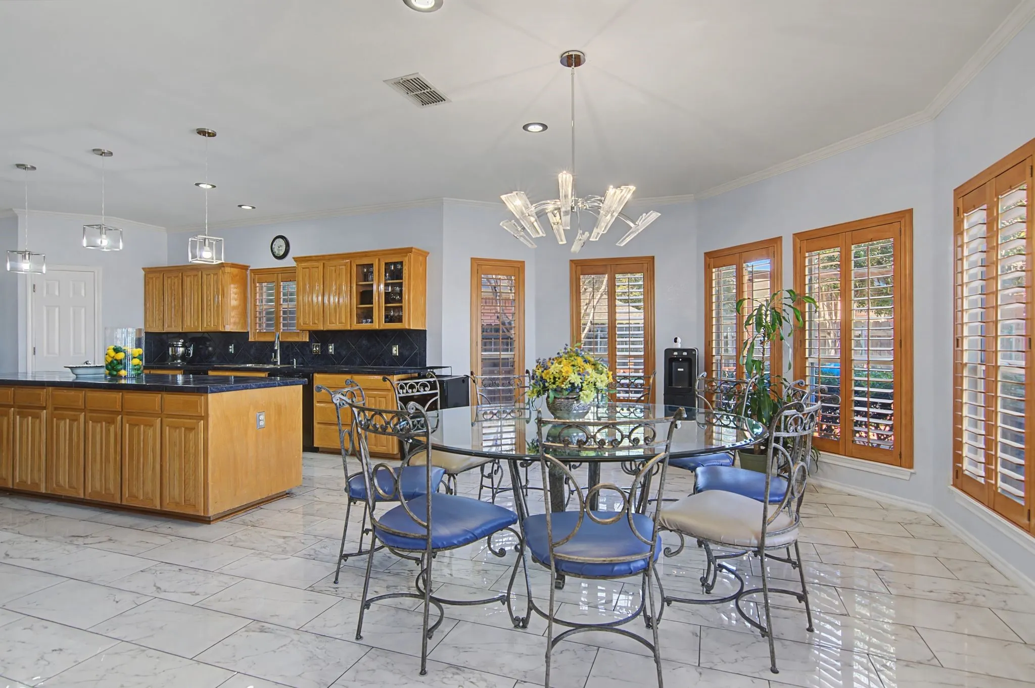 Single Family Residence For Sale in Tarrant County , 6400 Briercliff Court, Fort Worth, Texas 76132, 4 Bedroom, 3 Bathroom, 2 Garage spaces, 4,280 Sqft, built in 2000, Preowned, mls#21174396, Real Estate Agent in Fort Worth, Homes For Sale in Tarrant county, Homes For Sale in Fort Worth, Realtor in Fort Worth Texas, Real Estate Brokerage Independent Realty Texas, Luminita Cordes Realtor