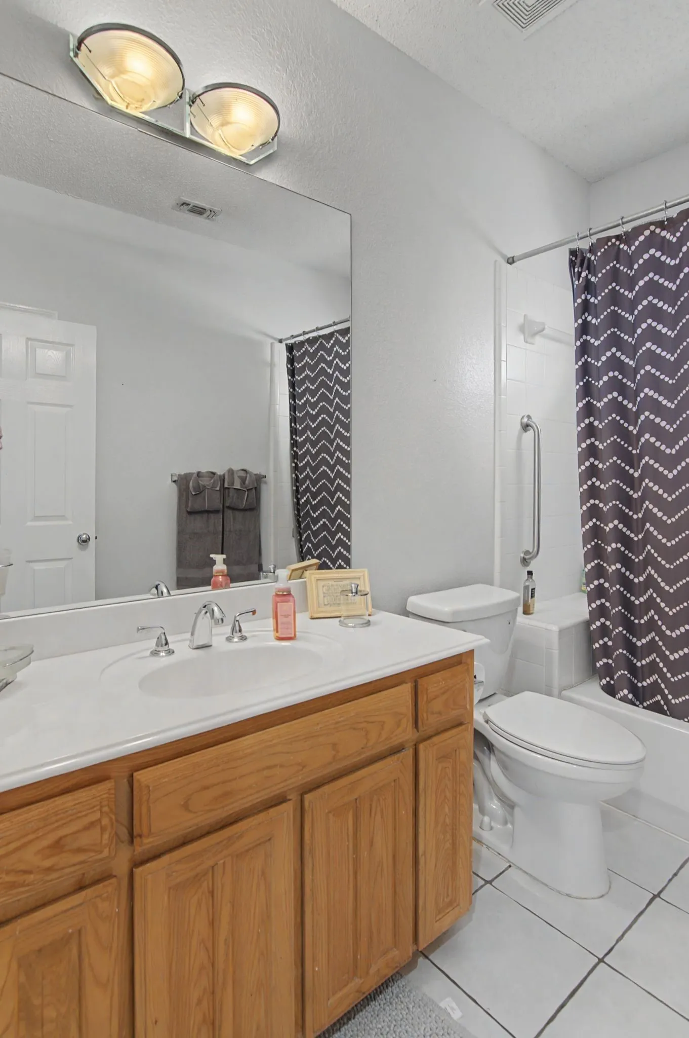 Single Family Residence For Sale in Tarrant County , 6400 Briercliff Court, Fort Worth, Texas 76132, 4 Bedroom, 3 Bathroom, 2 Garage spaces, 4,280 Sqft, built in 2000, Preowned, mls#21174396, Real Estate Agent in Fort Worth, Homes For Sale in Tarrant county, Homes For Sale in Fort Worth, Realtor in Fort Worth Texas, Real Estate Brokerage Independent Realty Texas, Luminita Cordes Realtor