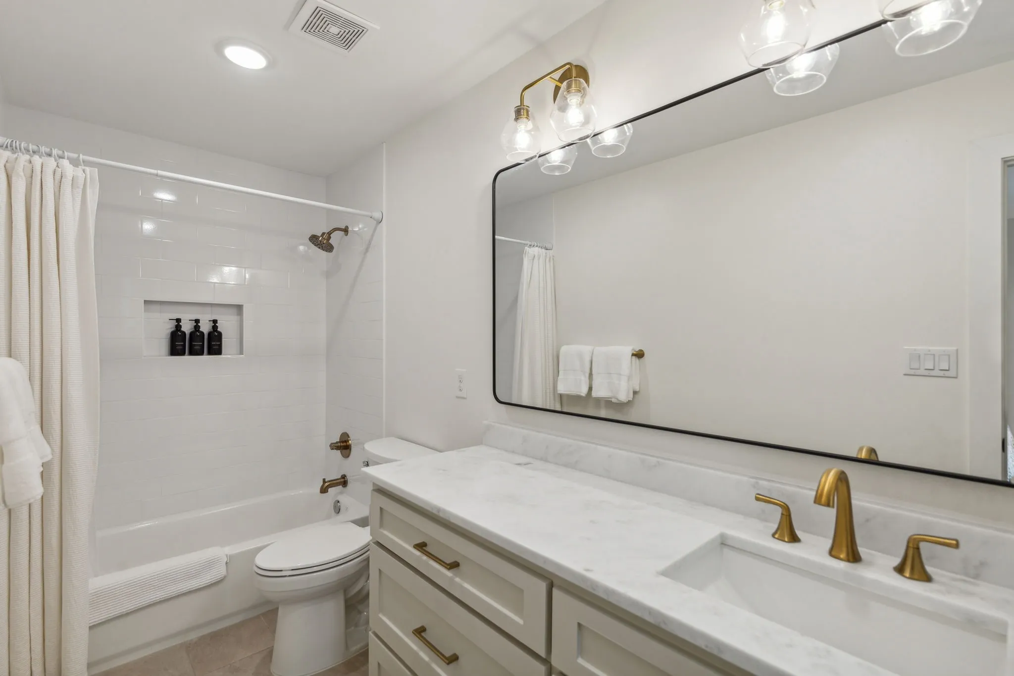 Single Family Residence For Sale in Henderson County , 5336 Point La Vista Road, Malakoff, Texas 75148, 4 Bedroom, 4 Bathroom, Garage spaces, 2,568 Sqft, built in 2024, Price $799,000, mls#21177256, Real Estate Agent in Malakoff, Homes For Sale in Henderson county, Homes For Sale in Malakoff, Realtor in Malakoff Texas, Real Estate Brokerage Independent Realty Texas, Luminita Cordes Realtor