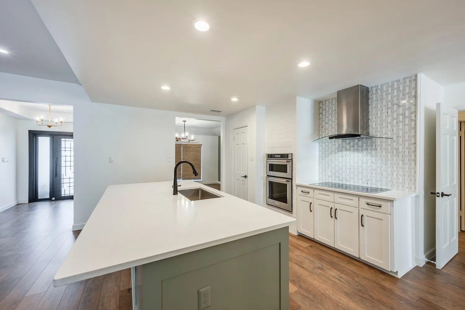 Single Family Residence For Sale in Tarrant County , 501 N Havenwood Lane, Fort Worth, Texas 76112, 5 Bedrooms, 4 Bathrooms, 3 Garage spaces, 4,418 Sqft, built in 1972, Preowned, Price $765,000, mls#21174641, Real Estate Agent in Fort Worth, Homes For Sale in Tarrant county, Homes For Sale in Fort Worth, Realtor in Fort Worth Texas, Real Estate Brokerage Independent Realty Texas, Luminita Cordes Realtor