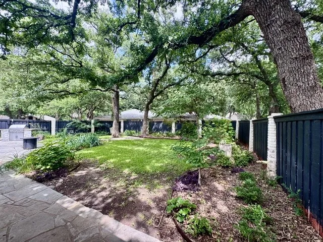 Single Family Residence For Sale in Tarrant County , 501 N Havenwood Lane, Fort Worth, Texas 76112, 5 Bedrooms, 4 Bathrooms, 3 Garage spaces, 4,418 Sqft, built in 1972, Preowned, Price $765,000, mls#21174641, Real Estate Agent in Fort Worth, Homes For Sale in Tarrant county, Homes For Sale in Fort Worth, Realtor in Fort Worth Texas, Real Estate Brokerage Independent Realty Texas, Luminita Cordes Realtor
