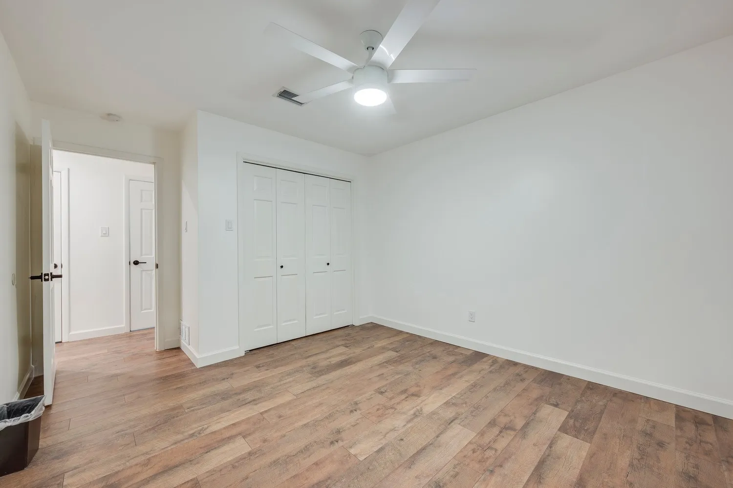 Single Family Residence For Sale in Tarrant County , 501 N Havenwood Lane, Fort Worth, Texas 76112, 5 Bedrooms, 4 Bathrooms, 3 Garage spaces, 4,418 Sqft, built in 1972, Preowned, Price $765,000, mls#21174641, Real Estate Agent in Fort Worth, Homes For Sale in Tarrant county, Homes For Sale in Fort Worth, Realtor in Fort Worth Texas, Real Estate Brokerage Independent Realty Texas, Luminita Cordes Realtor