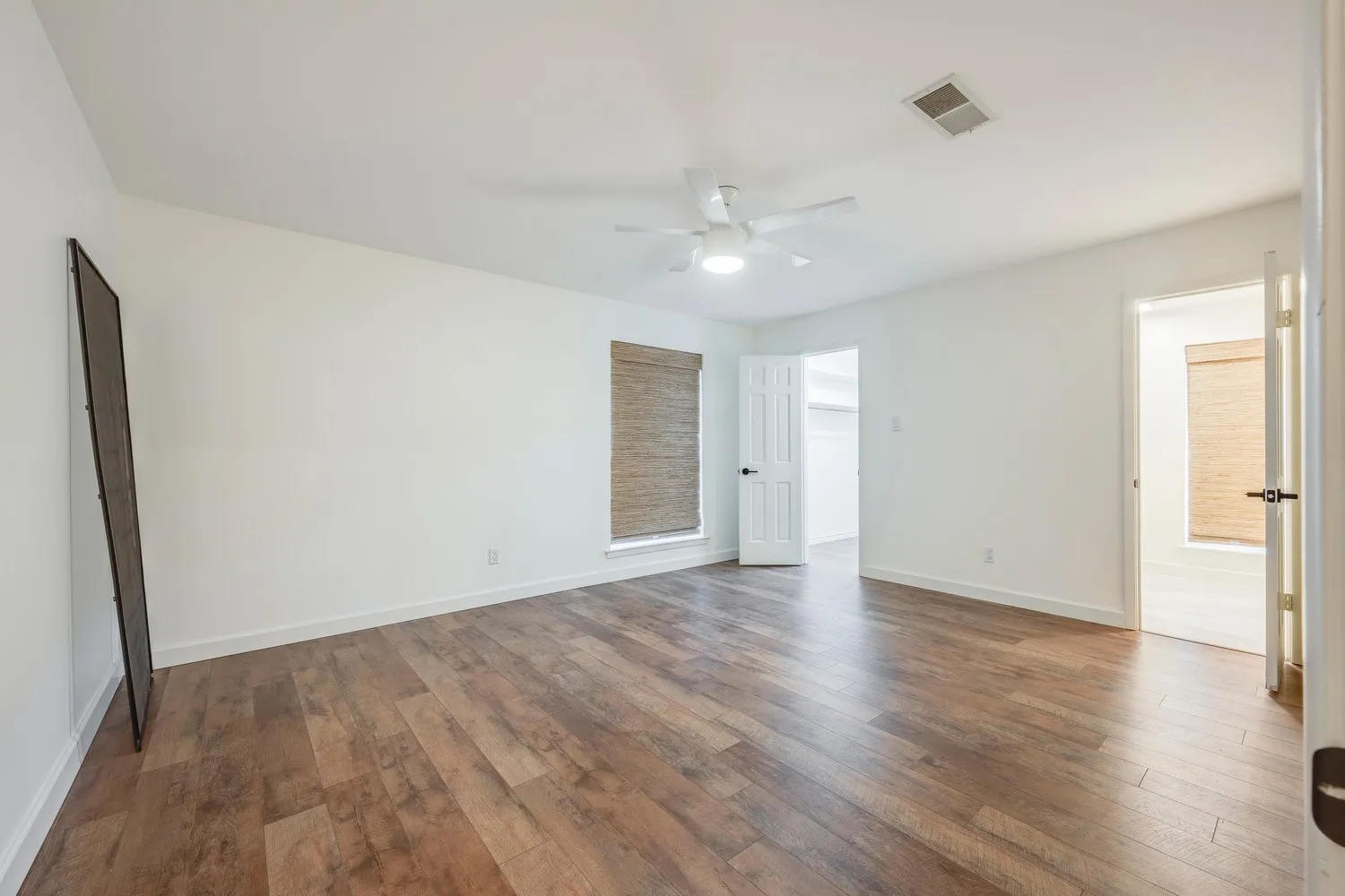 Single Family Residence For Sale in Tarrant County , 501 N Havenwood Lane, Fort Worth, Texas 76112, 5 Bedrooms, 4 Bathrooms, 3 Garage spaces, 4,418 Sqft, built in 1972, Preowned, Price $765,000, mls#21174641, Real Estate Agent in Fort Worth, Homes For Sale in Tarrant county, Homes For Sale in Fort Worth, Realtor in Fort Worth Texas, Real Estate Brokerage Independent Realty Texas, Luminita Cordes Realtor