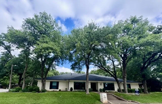 Single Family Residence For Sale in Tarrant County , 501 N Havenwood Lane, Fort Worth, Texas 76112, 5 Bedrooms, 4 Bathrooms, 3 Garage spaces, 4,418 Sqft, built in 1972, Preowned, Price $765,000, mls#21174641, Real Estate Agent in Fort Worth, Homes For Sale in Tarrant county, Homes For Sale in Fort Worth, Realtor in Fort Worth Texas, Real Estate Brokerage Independent Realty Texas, Luminita Cordes Realtor