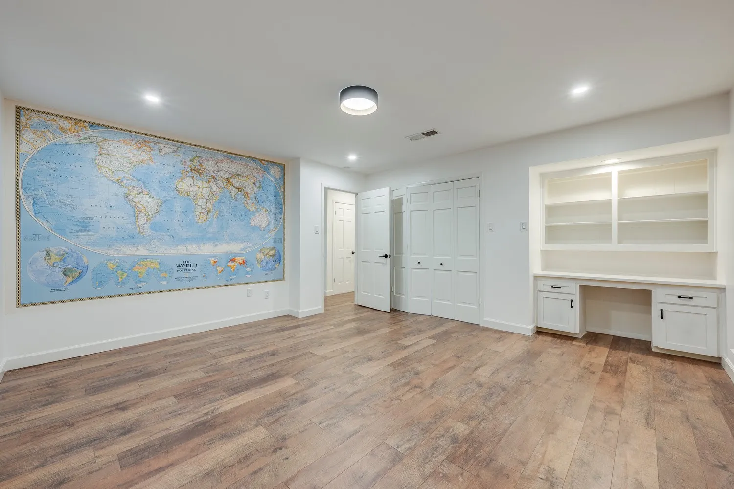 Single Family Residence For Sale in Tarrant County , 501 N Havenwood Lane, Fort Worth, Texas 76112, 5 Bedrooms, 4 Bathrooms, 3 Garage spaces, 4,418 Sqft, built in 1972, Preowned, Price $765,000, mls#21174641, Real Estate Agent in Fort Worth, Homes For Sale in Tarrant county, Homes For Sale in Fort Worth, Realtor in Fort Worth Texas, Real Estate Brokerage Independent Realty Texas, Luminita Cordes Realtor